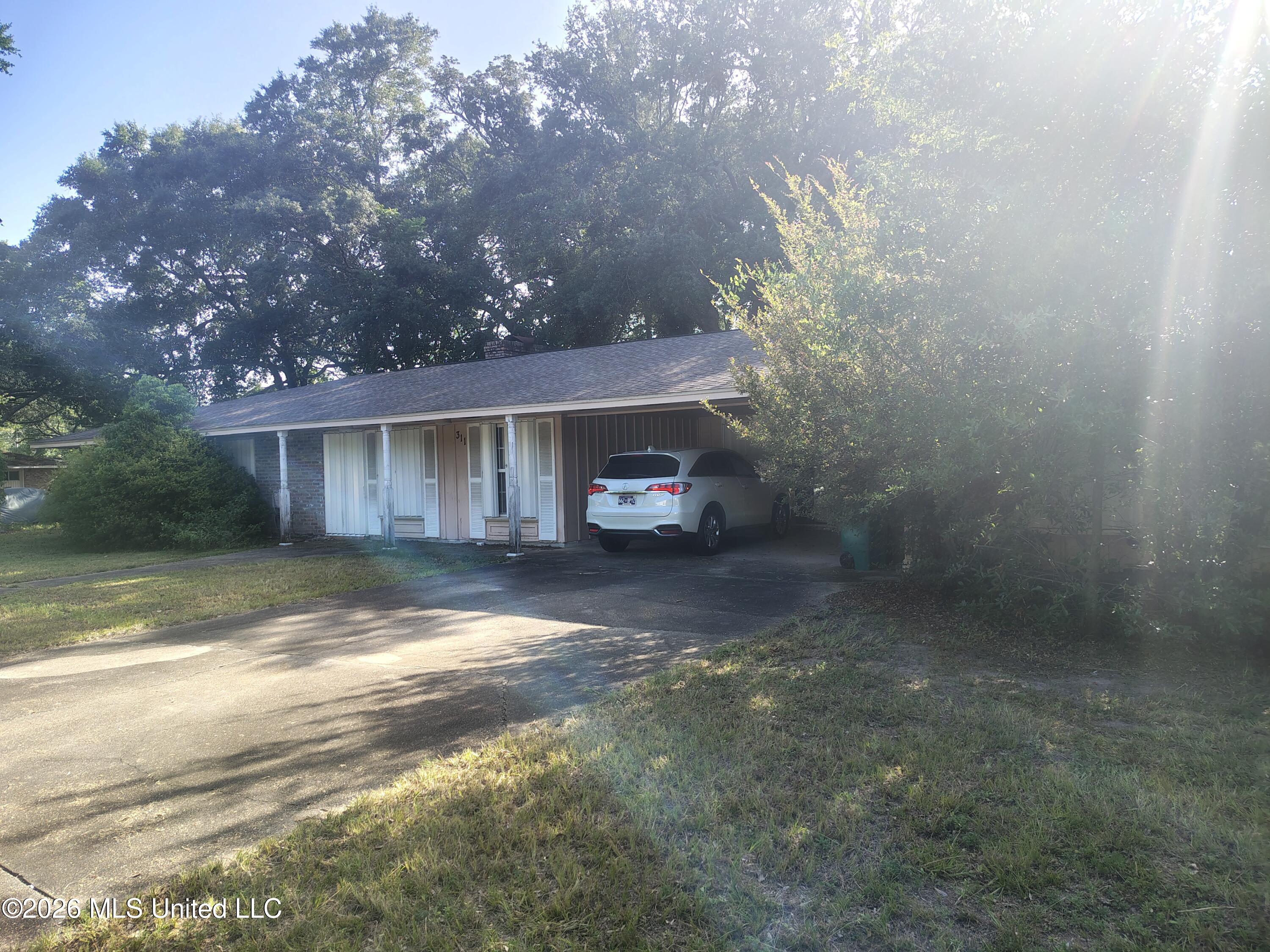 311 Lakeview Boulevard — photo