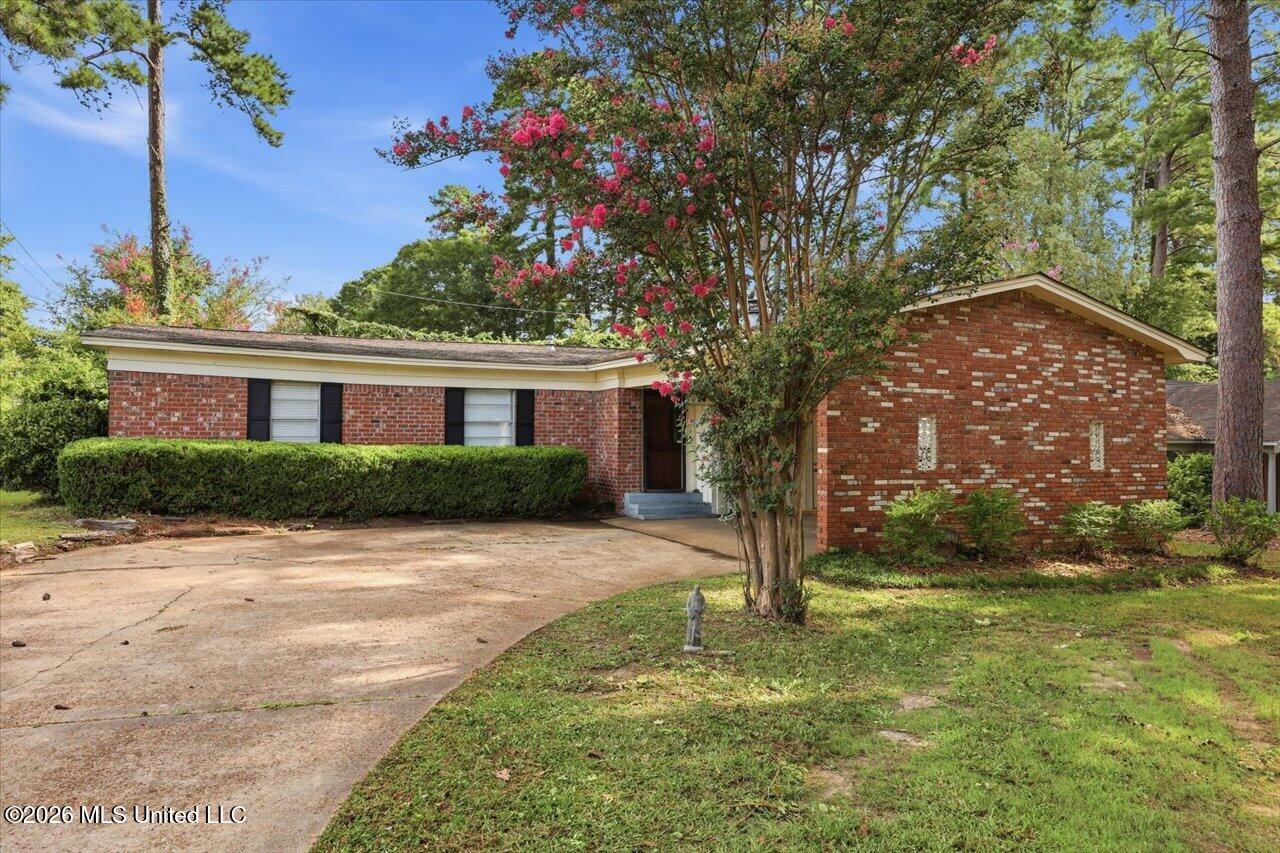 502 W Lakeview Circle — photo