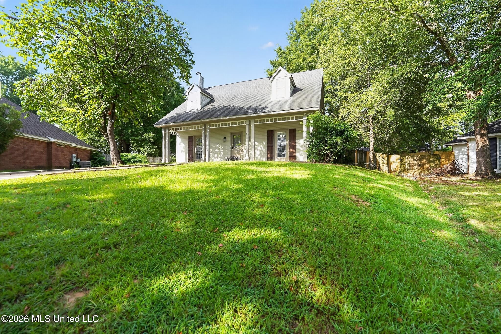 326 Crestview Drive — photo