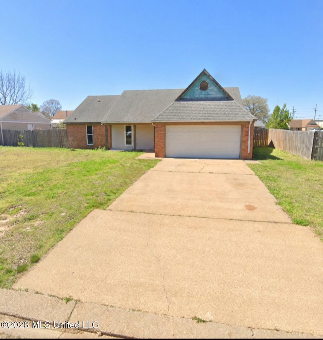 114 Apple Drive — photo