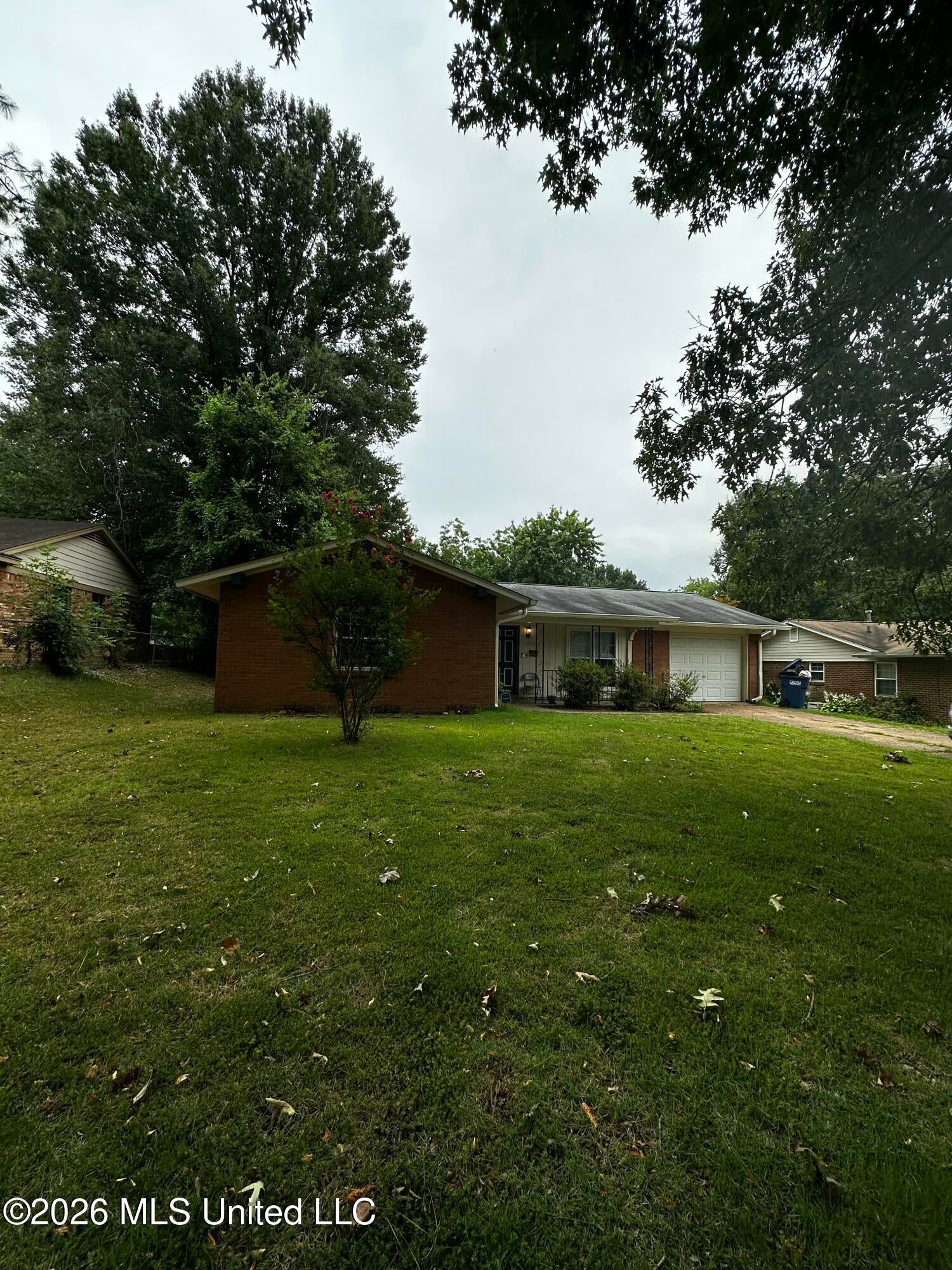5727 Iroquois Drive — photo