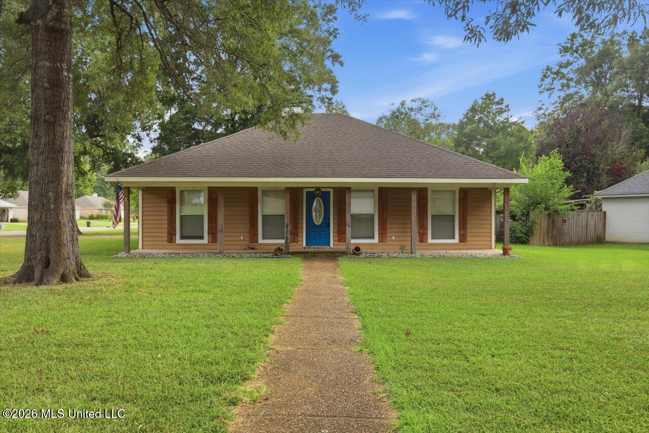 116 Eastwood Circle — photo