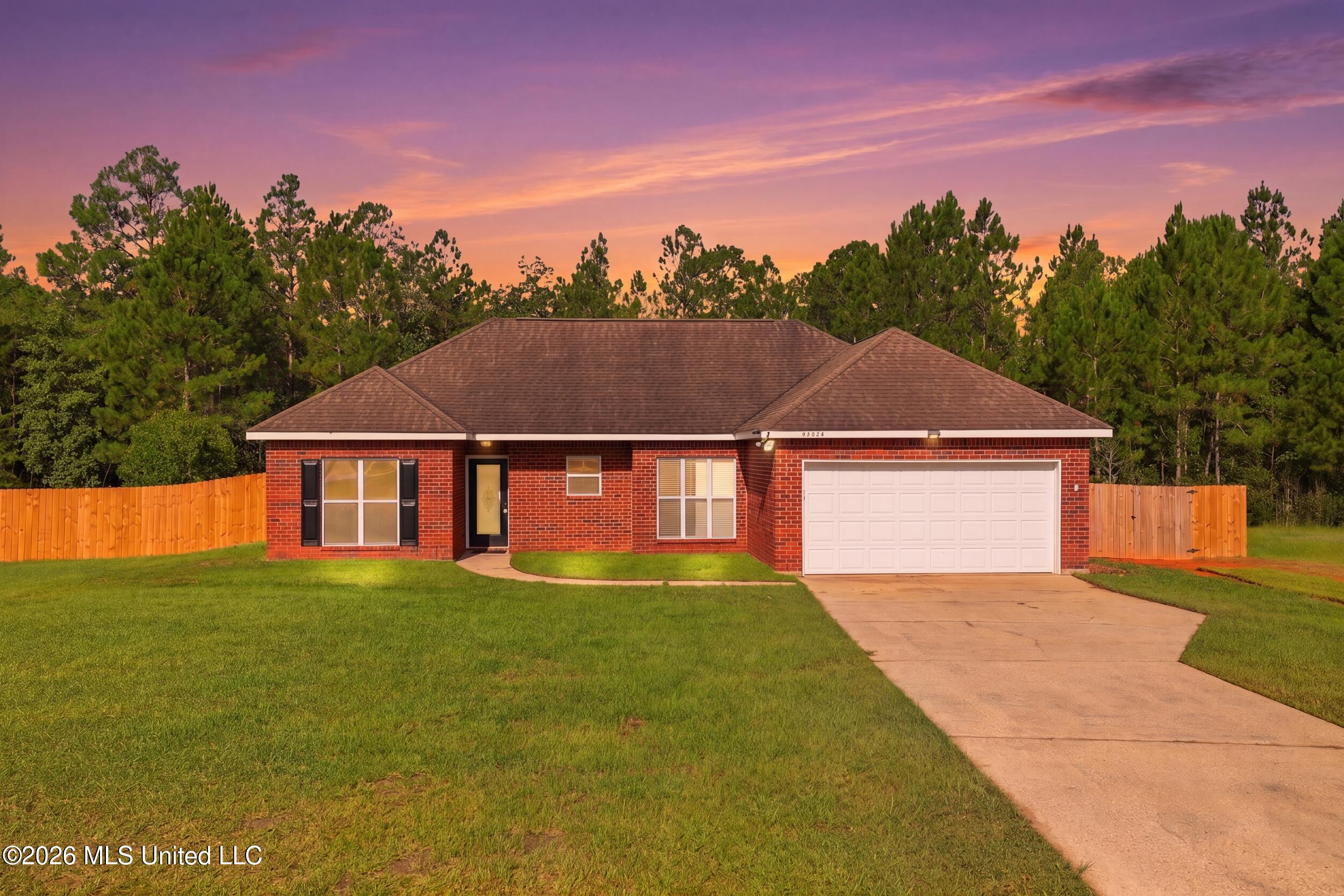 21549 W Edgewood Drive — photo