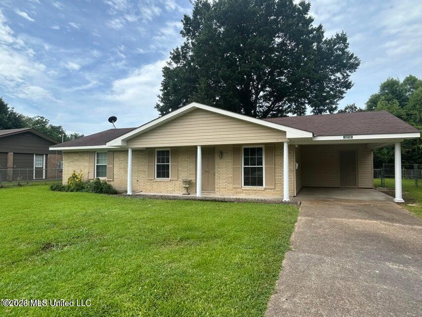 1212 Apple Street — photo