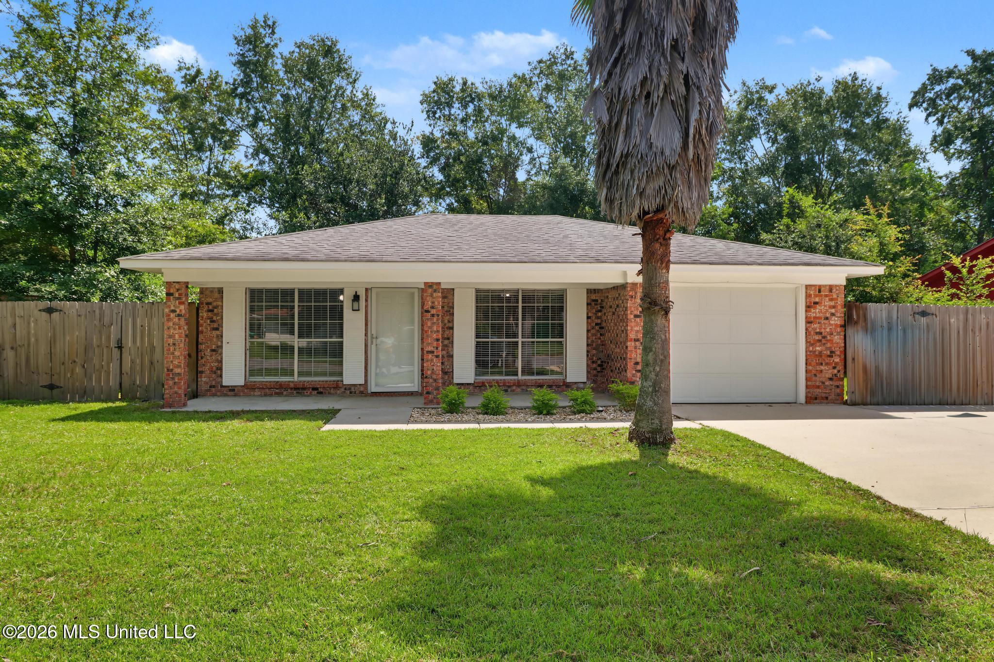 32 Brittany Court — photo