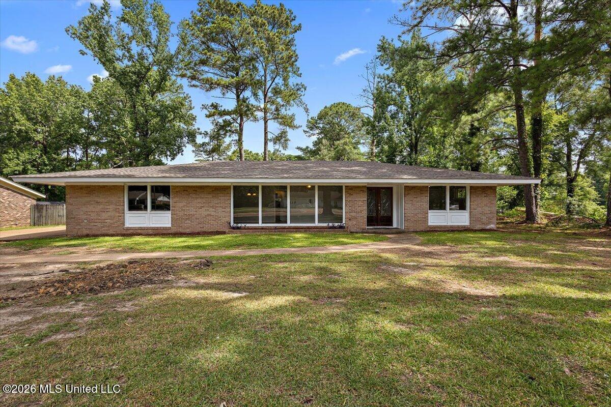 640 Briarwood Drive — photo