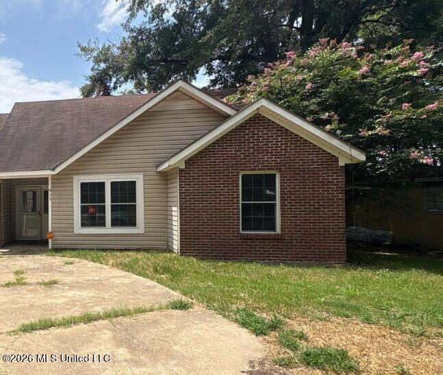 911 Edwards Street — photo