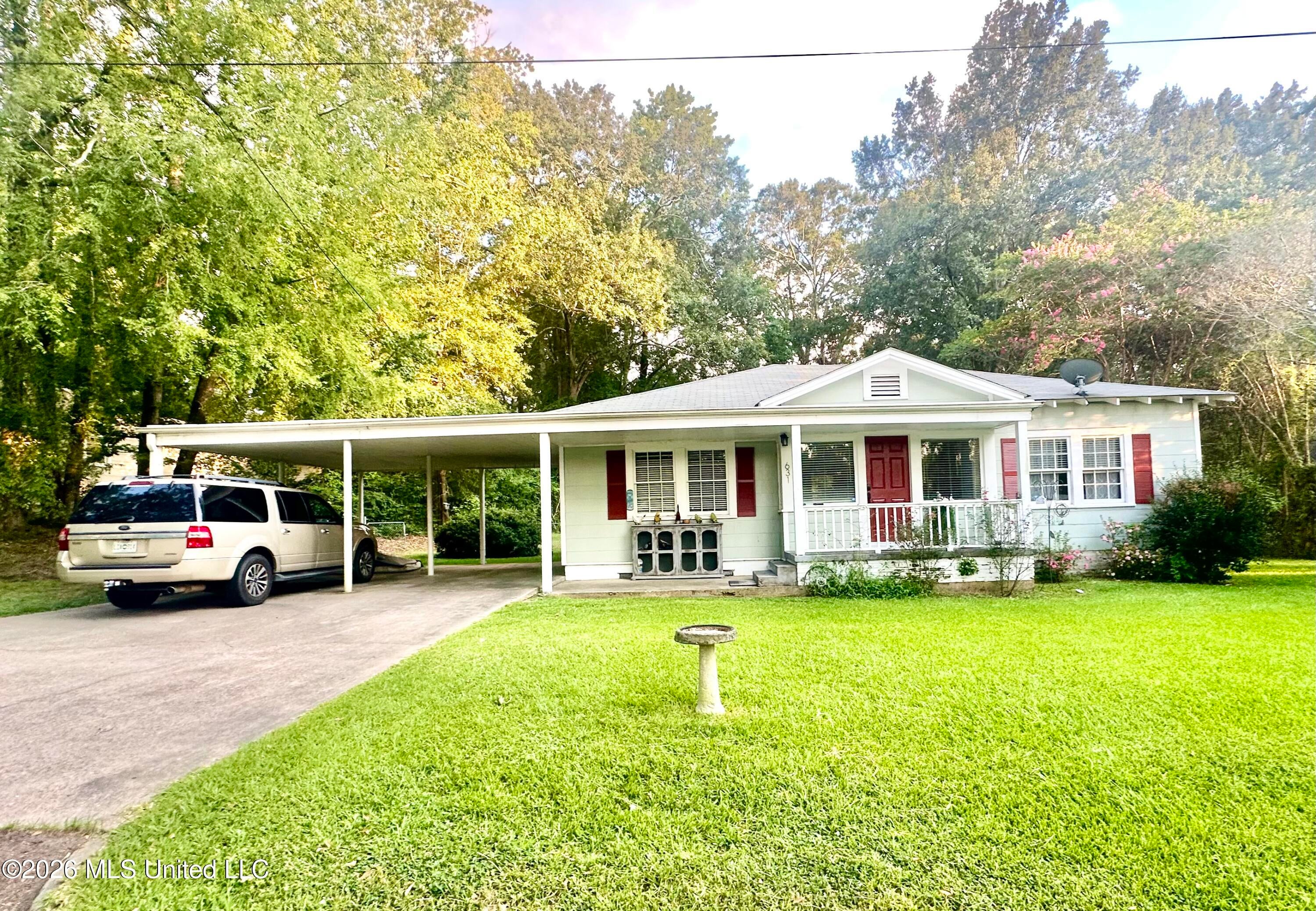 631 W Chickasaw Street — photo