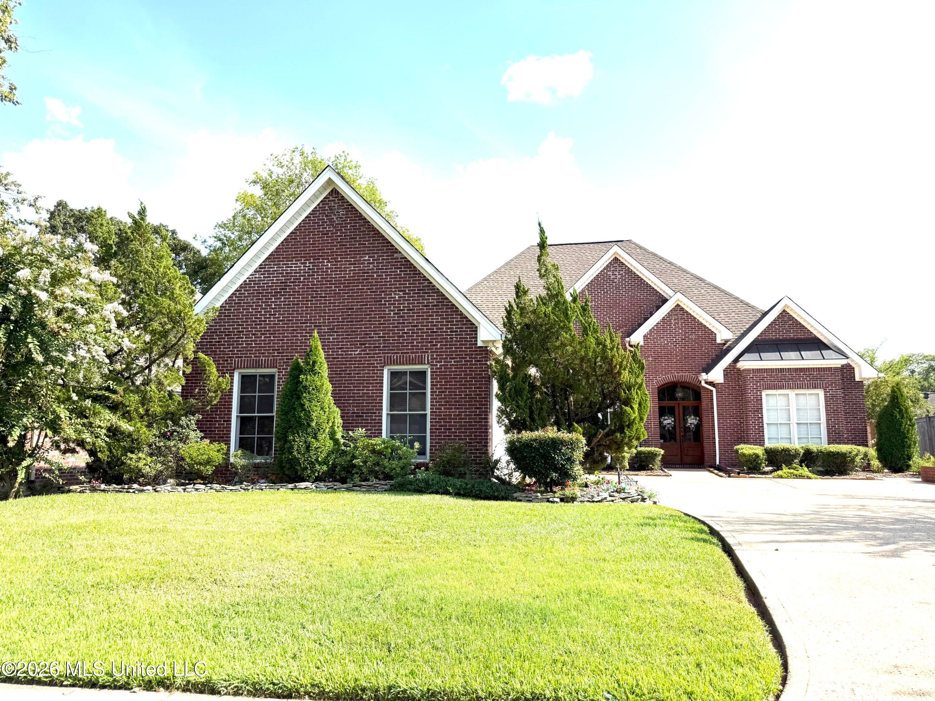 112 Elizabeth Drive — photo