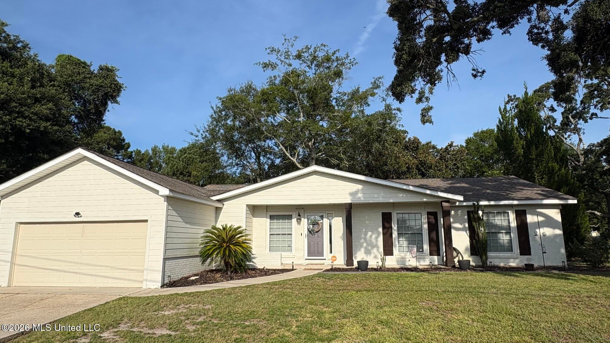 33 Woodbine Drive — photo