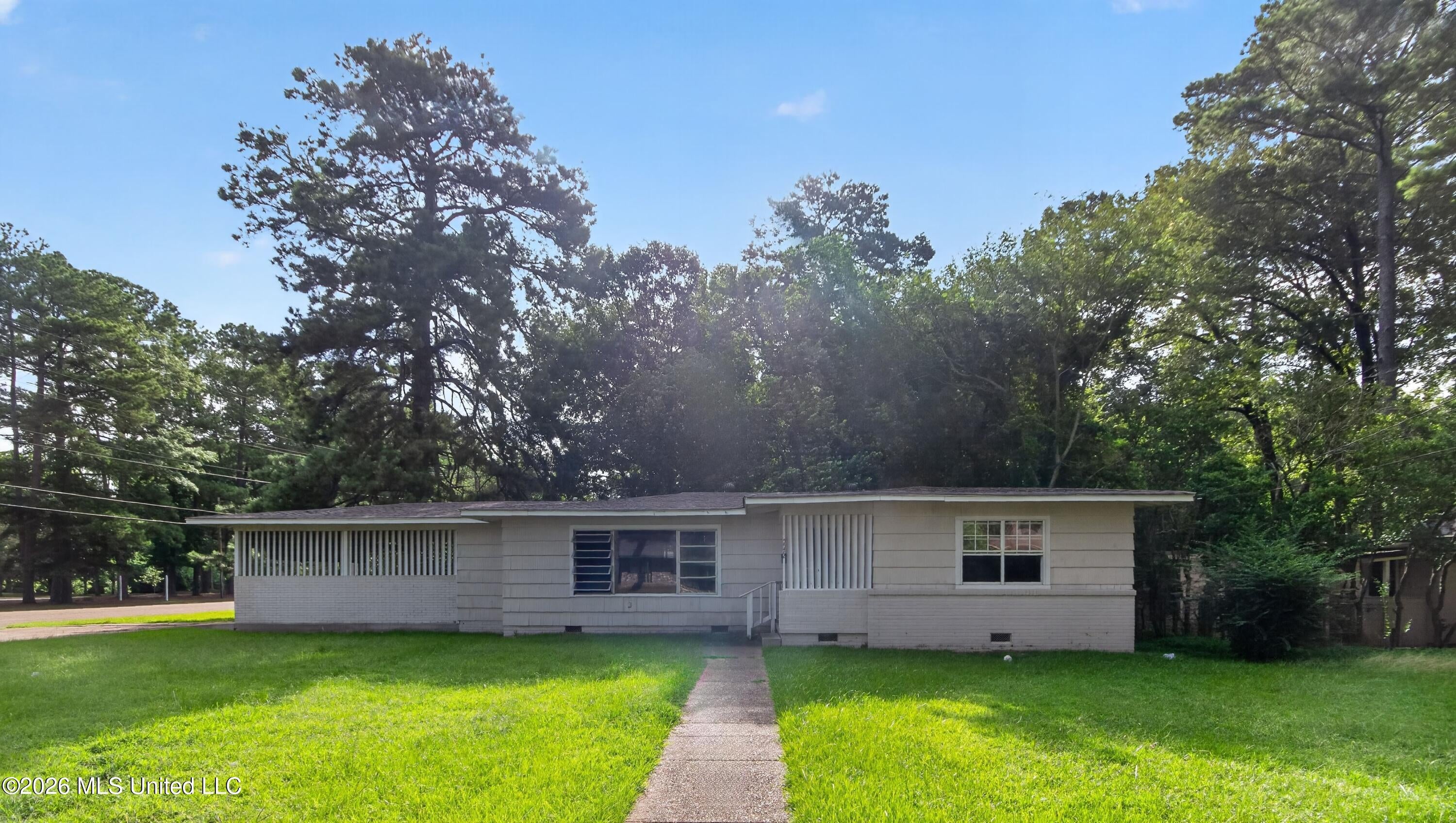 5572 Pine Lane Drive — photo