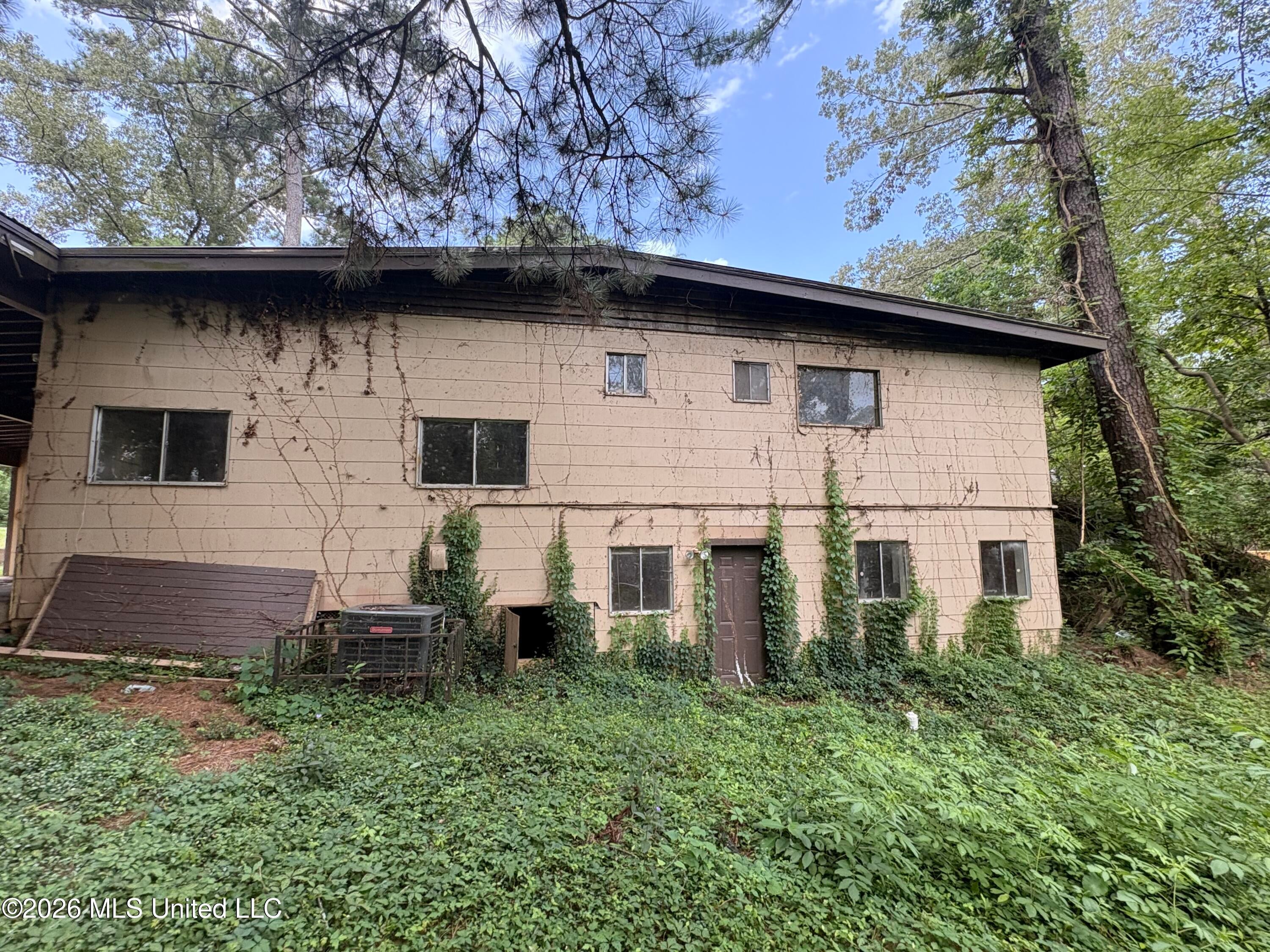 2729 E Benwood Drive — photo