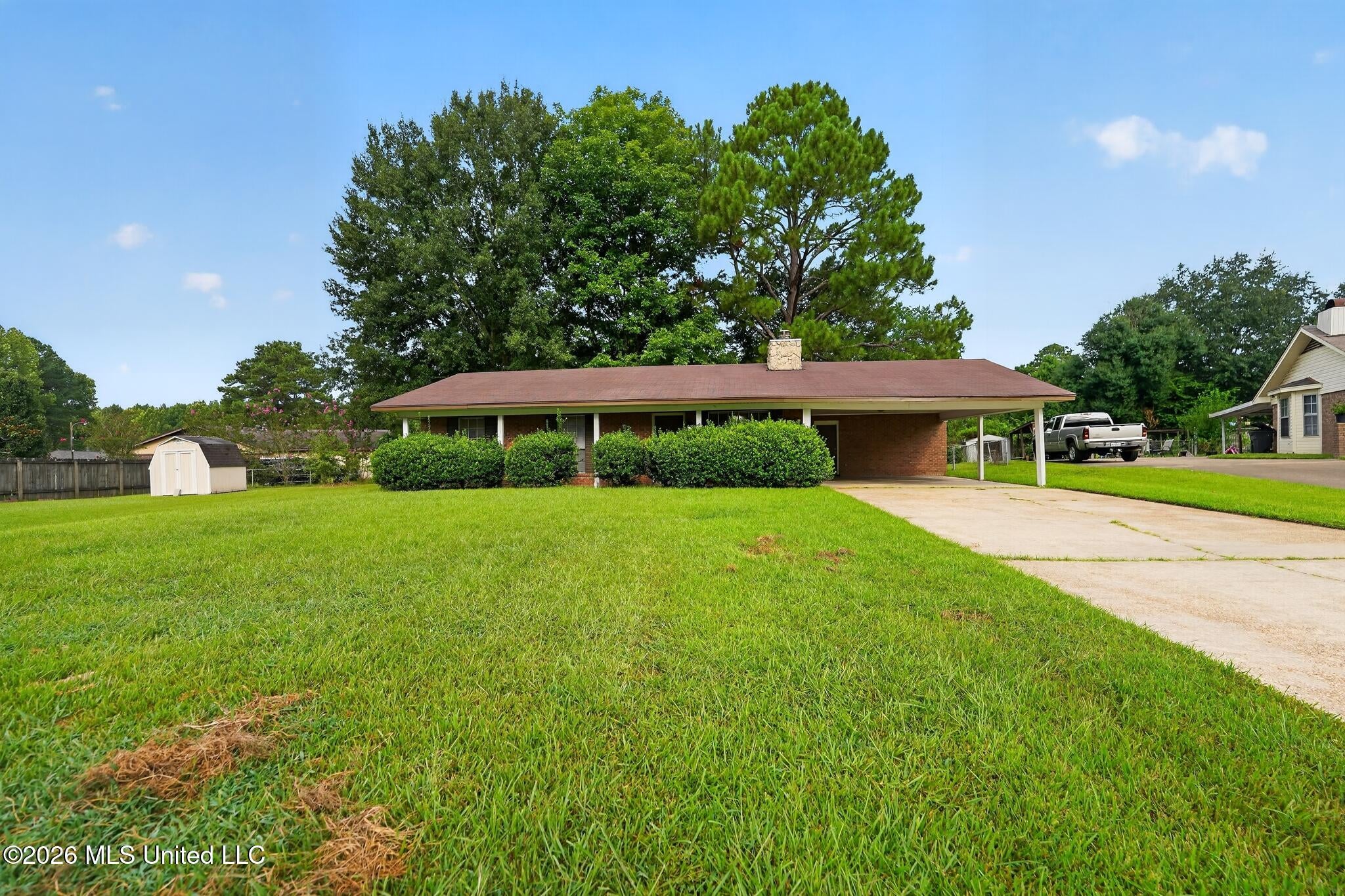 117 White Oak Court — photo