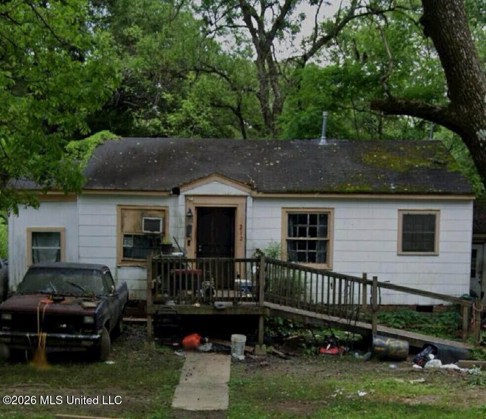 212 Gaylyn Drive — photo