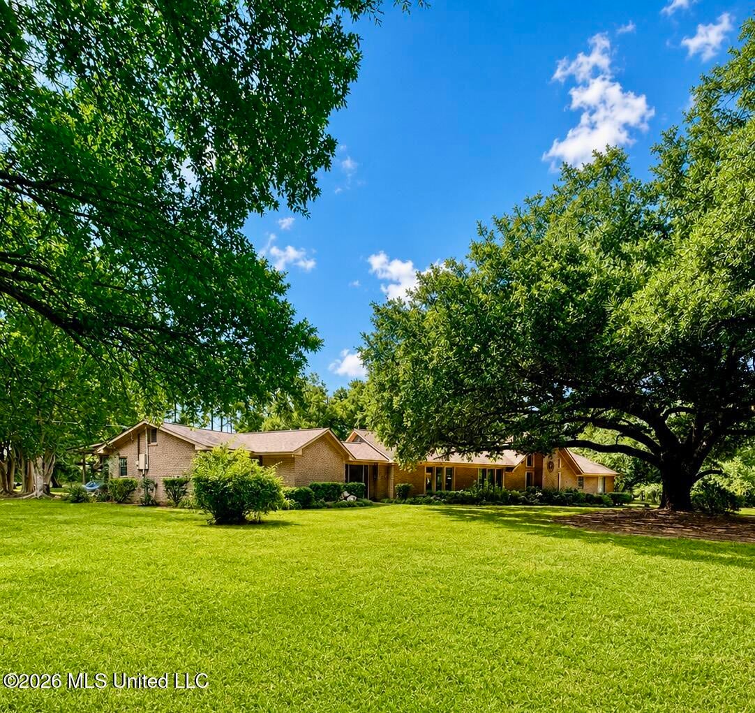 152 Brooksberg Drive — photo