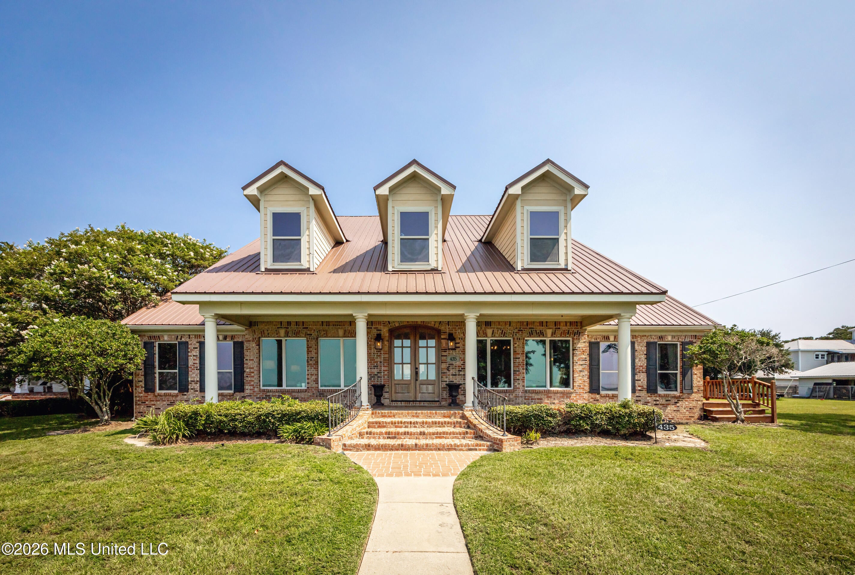 435 E Beach Drive — photo