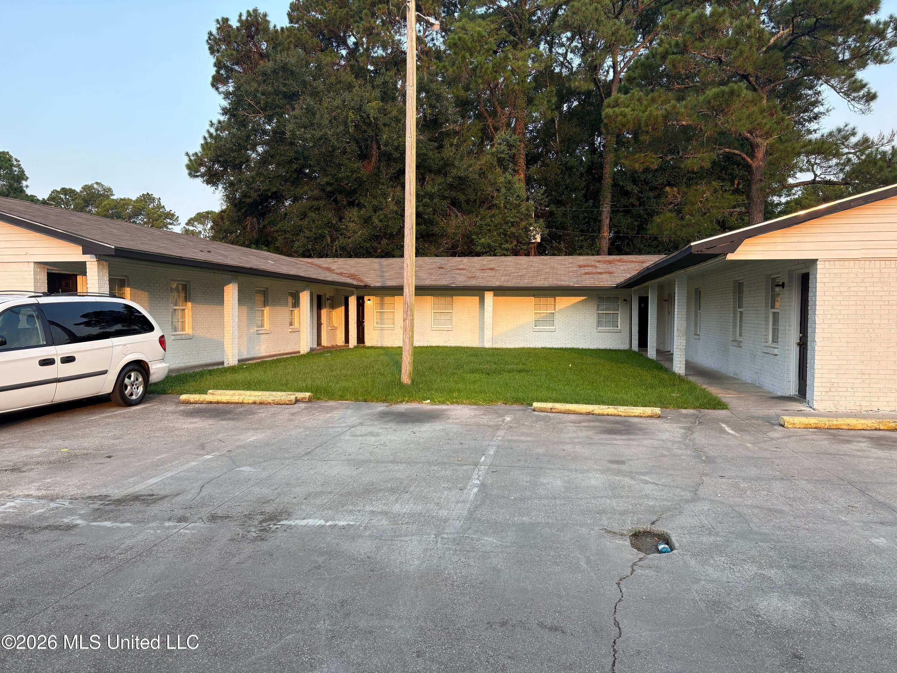 6525 Jasmine Street — photo