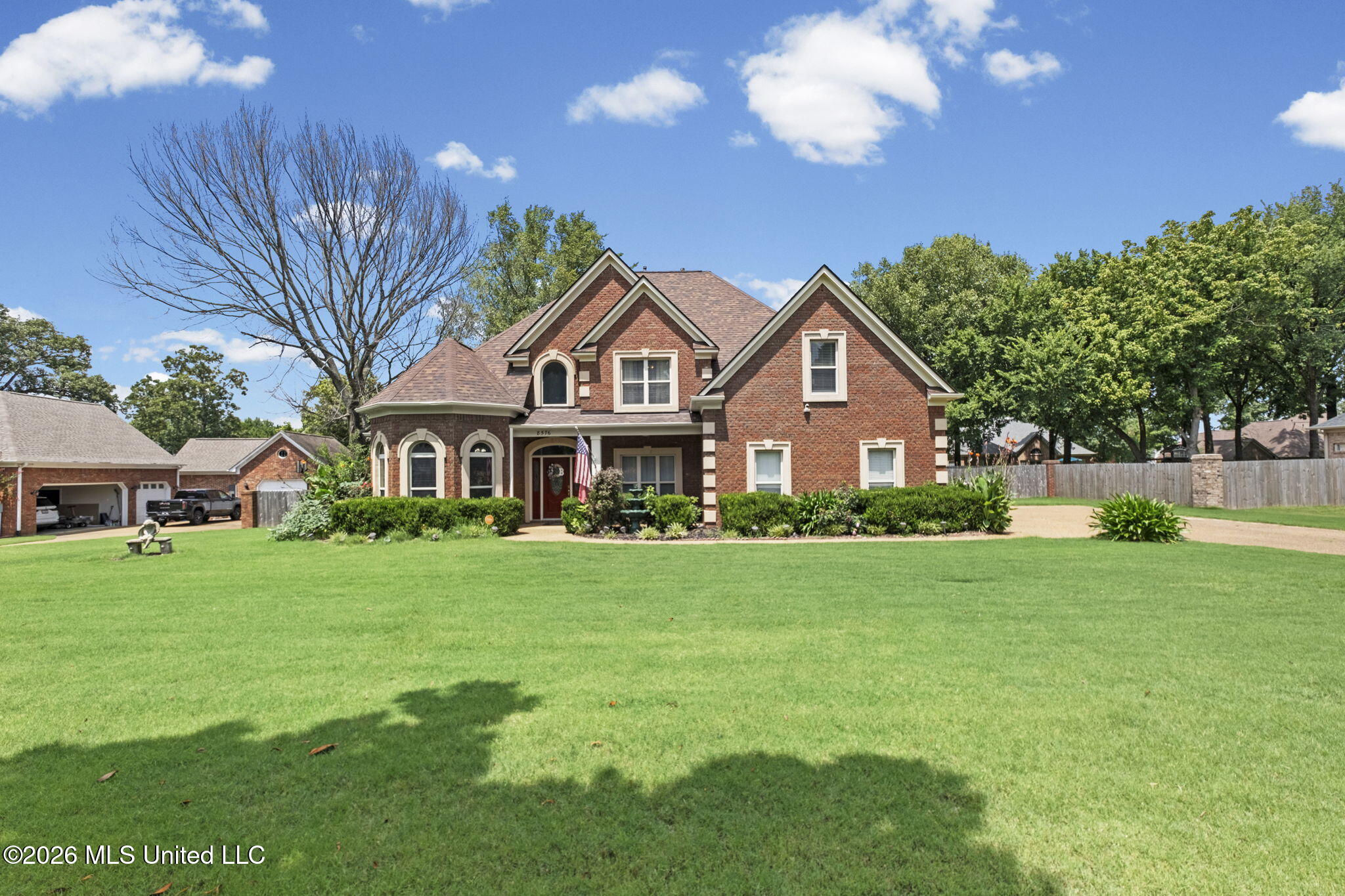8576 Saddle Creek Drive — photo