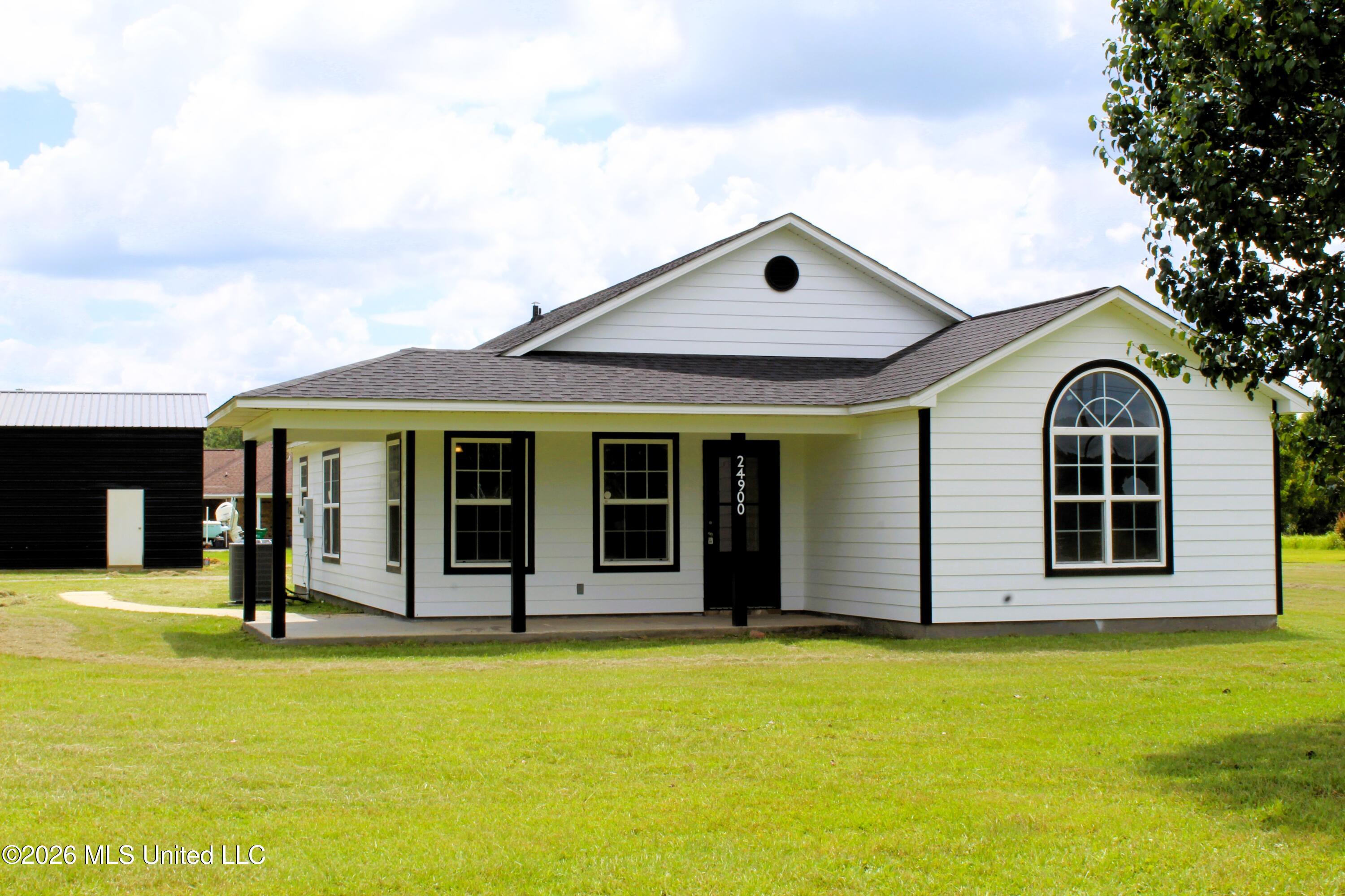 24900 Highway 613 — photo