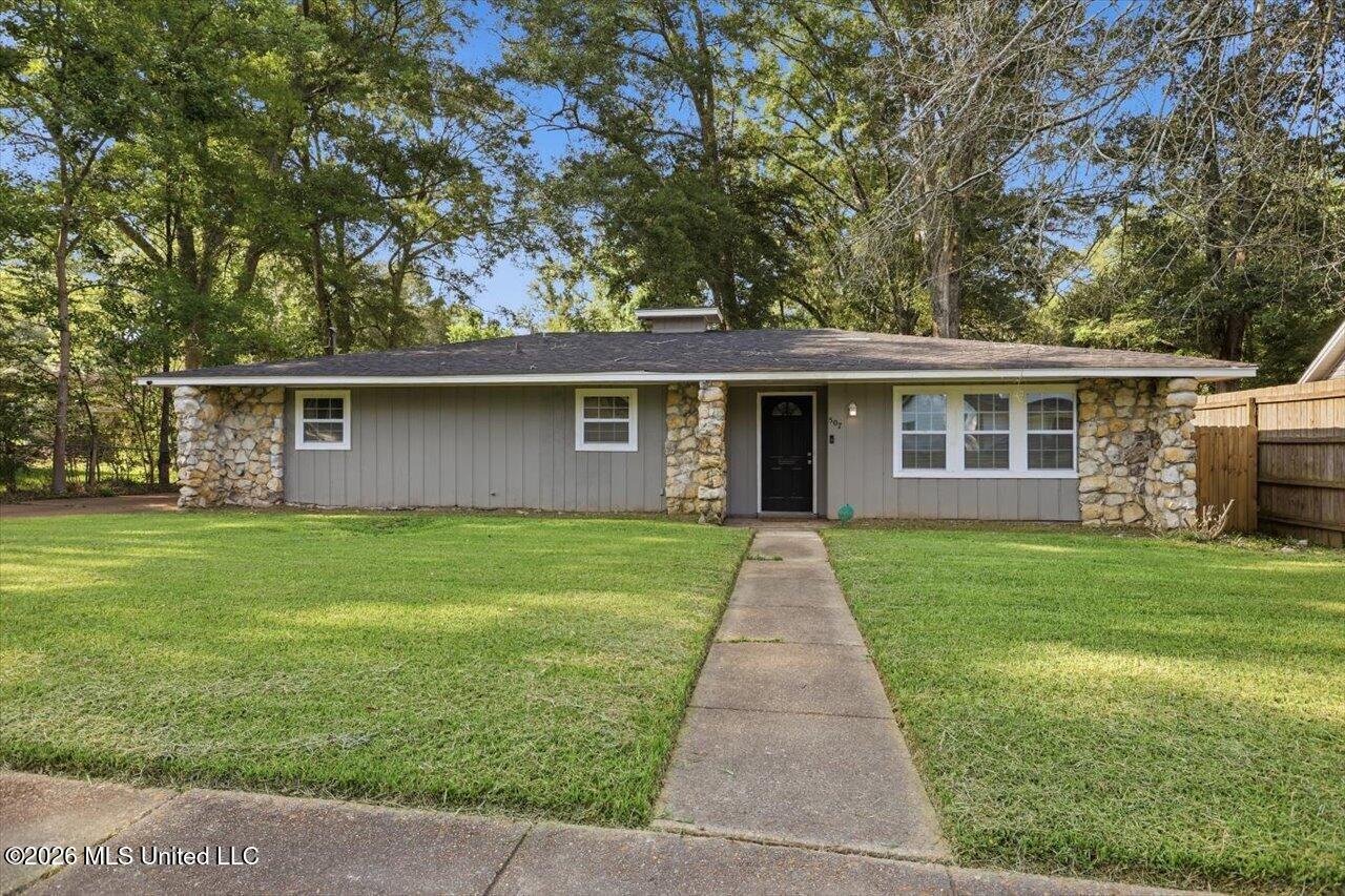 507 Heatherwood Drive — photo