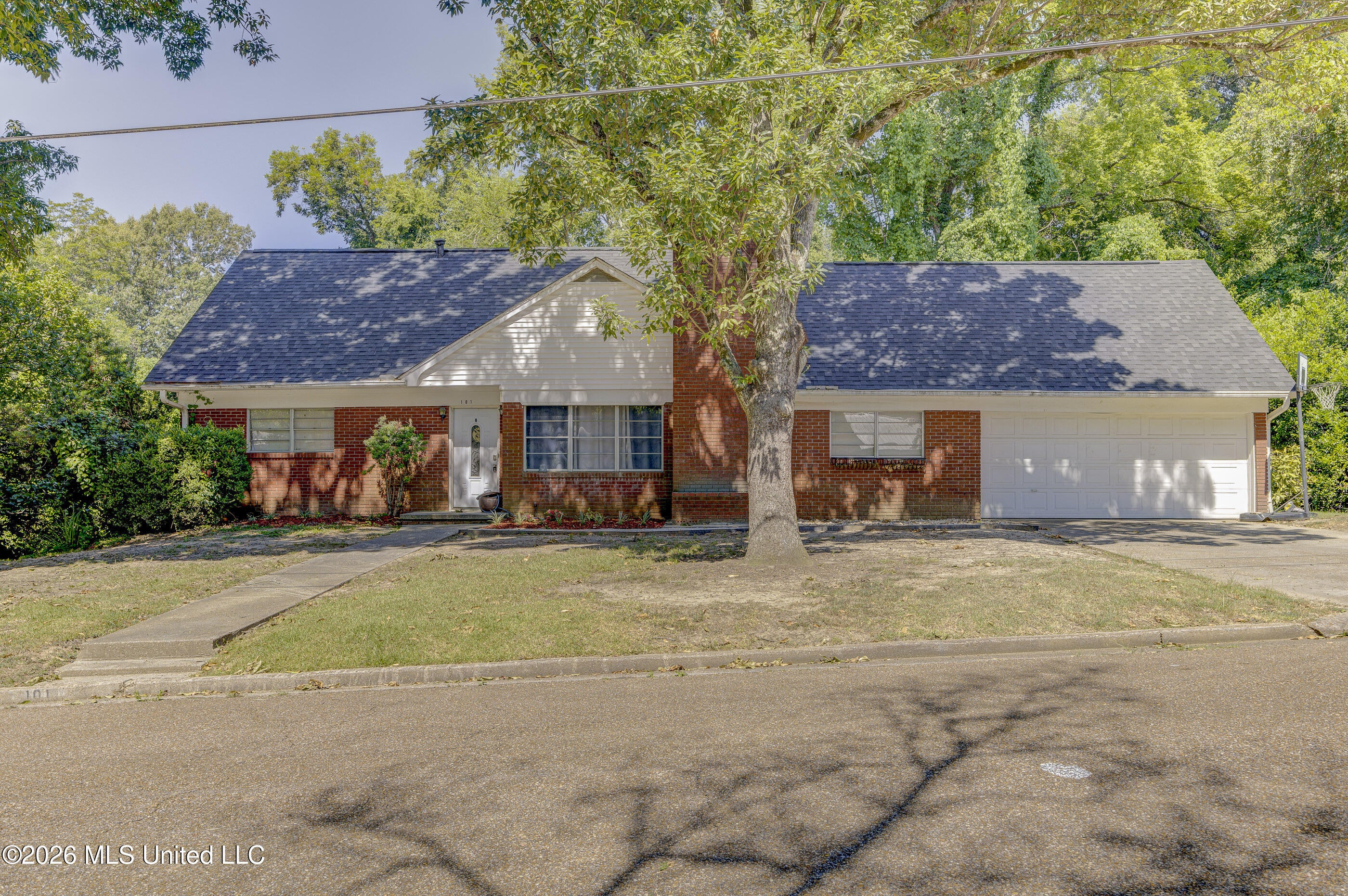101 Colonial Drive — photo