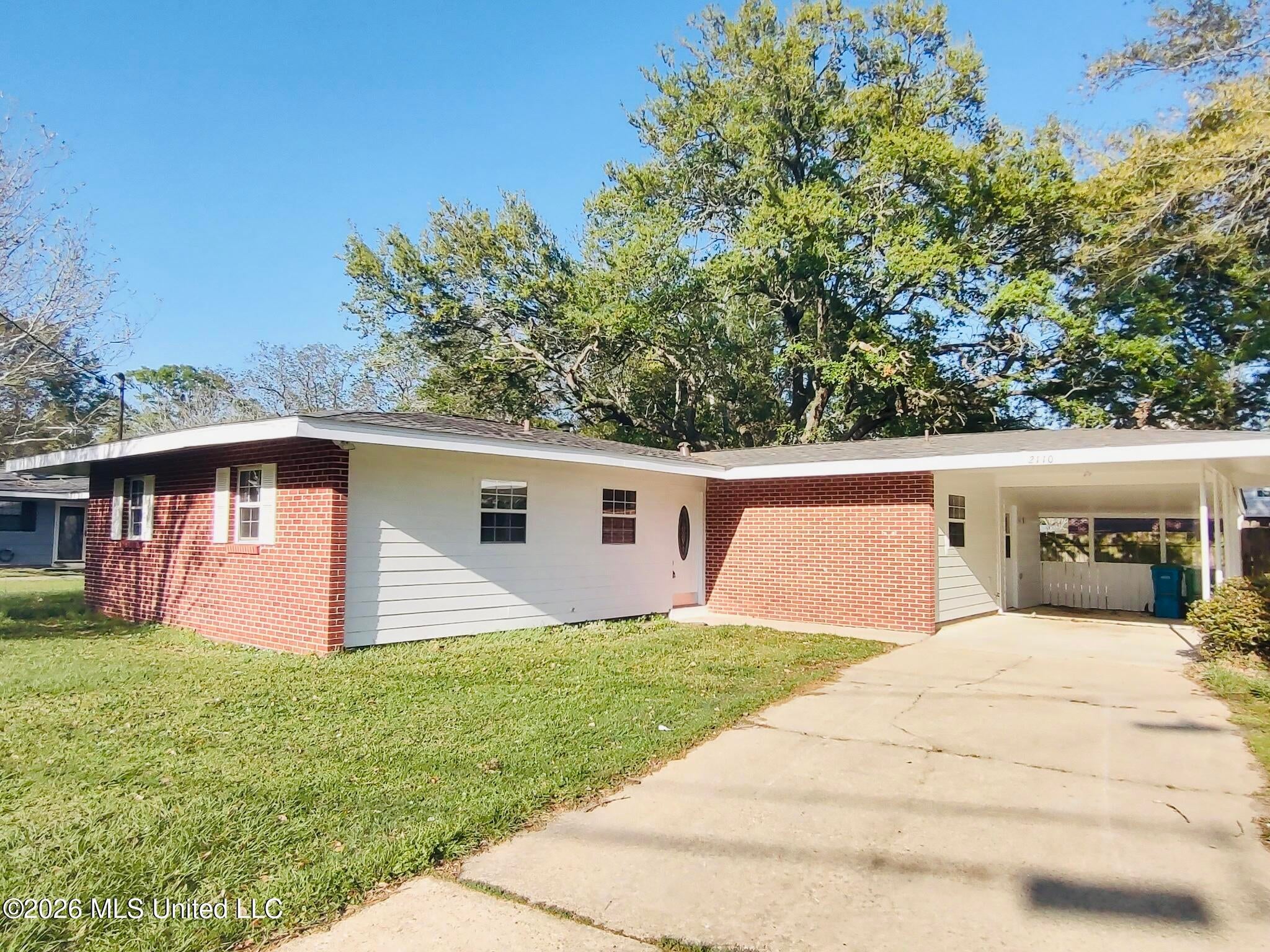 2110 Woodmont Street — photo