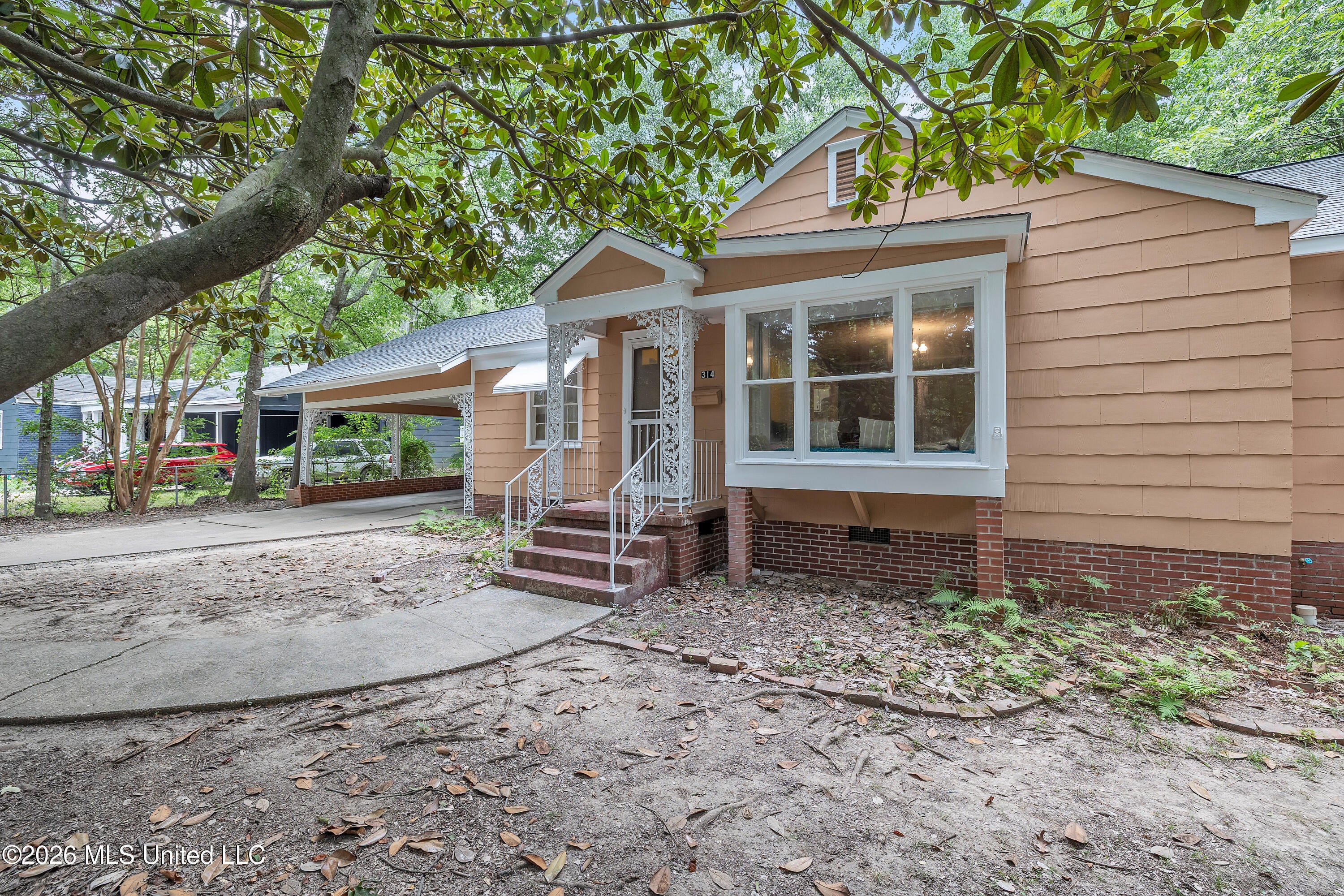 314 Colonial Circle — photo
