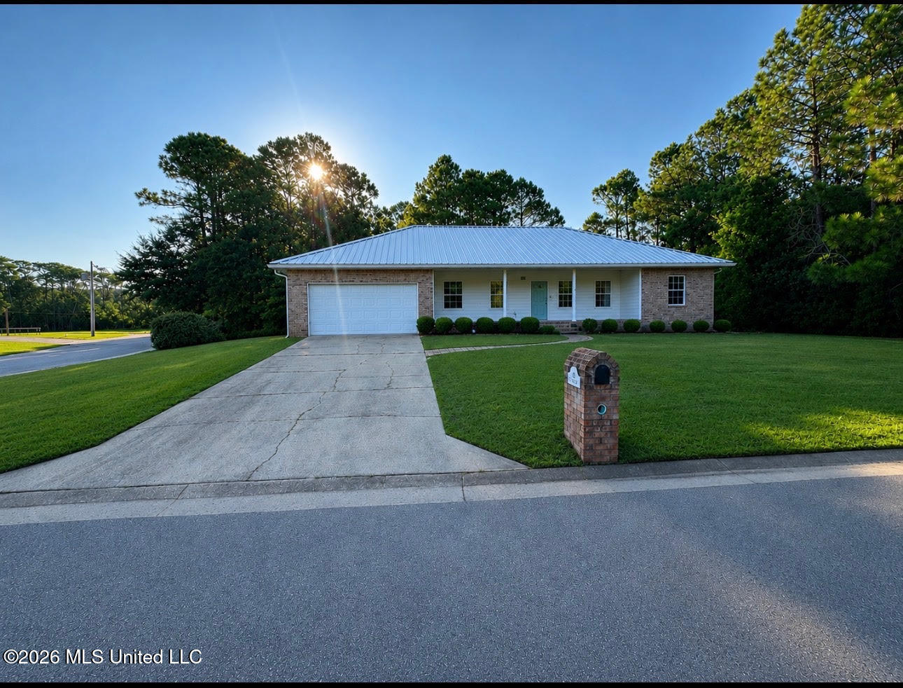 560 Royal Oak Drive — photo