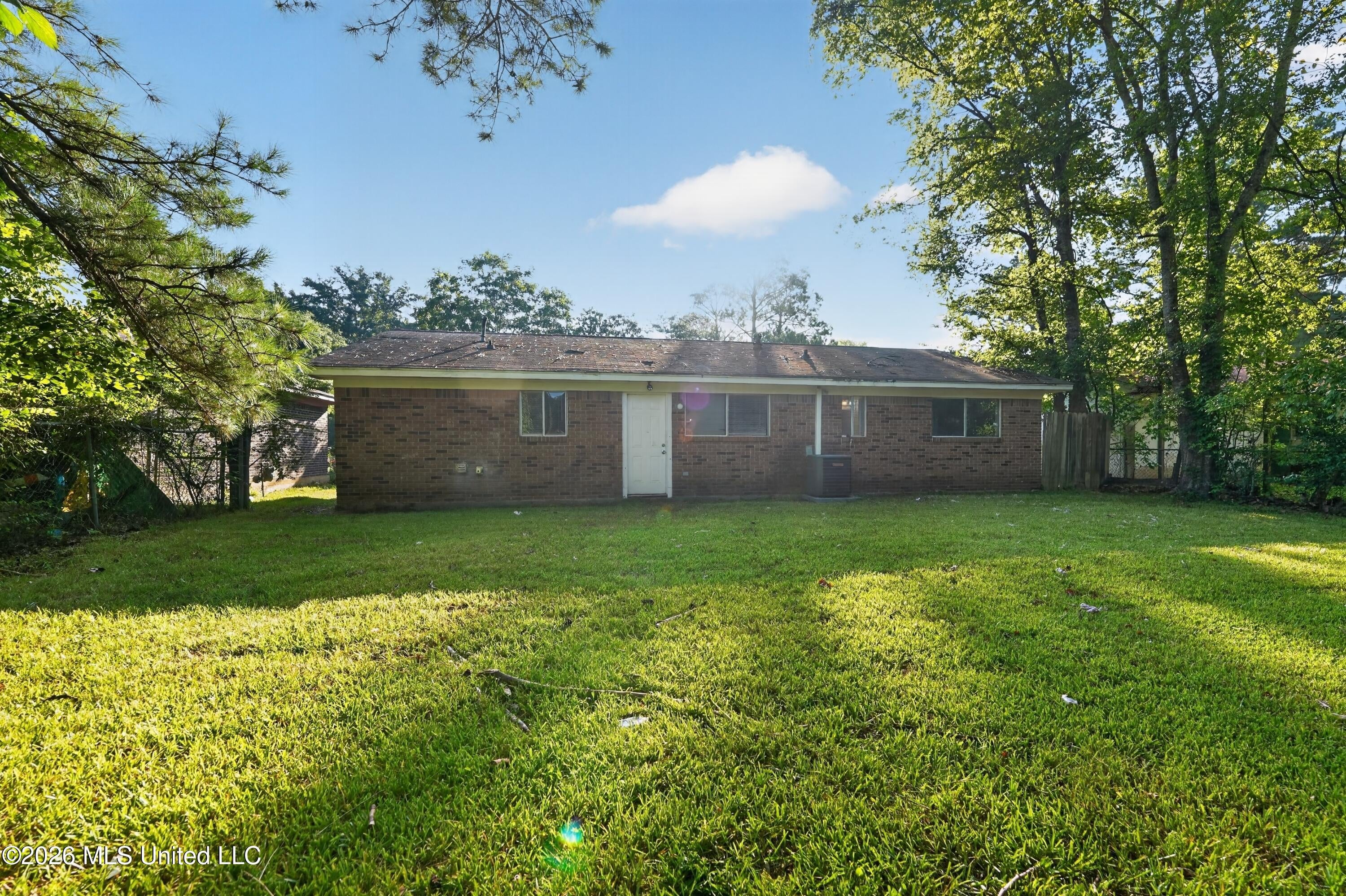 6352 Abraham Lincoln Drive — photo