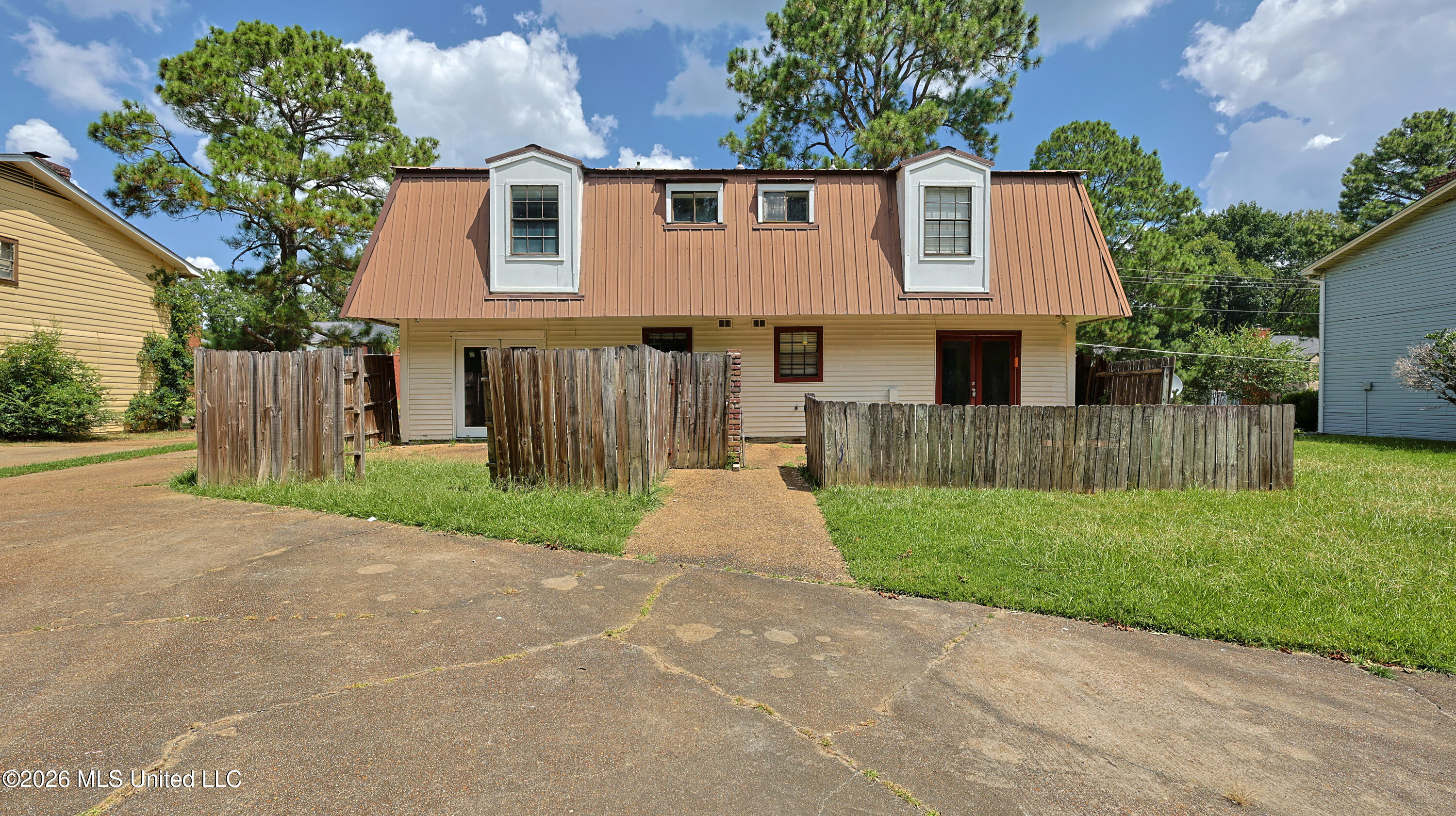 1121 Woodfield Drive — photo