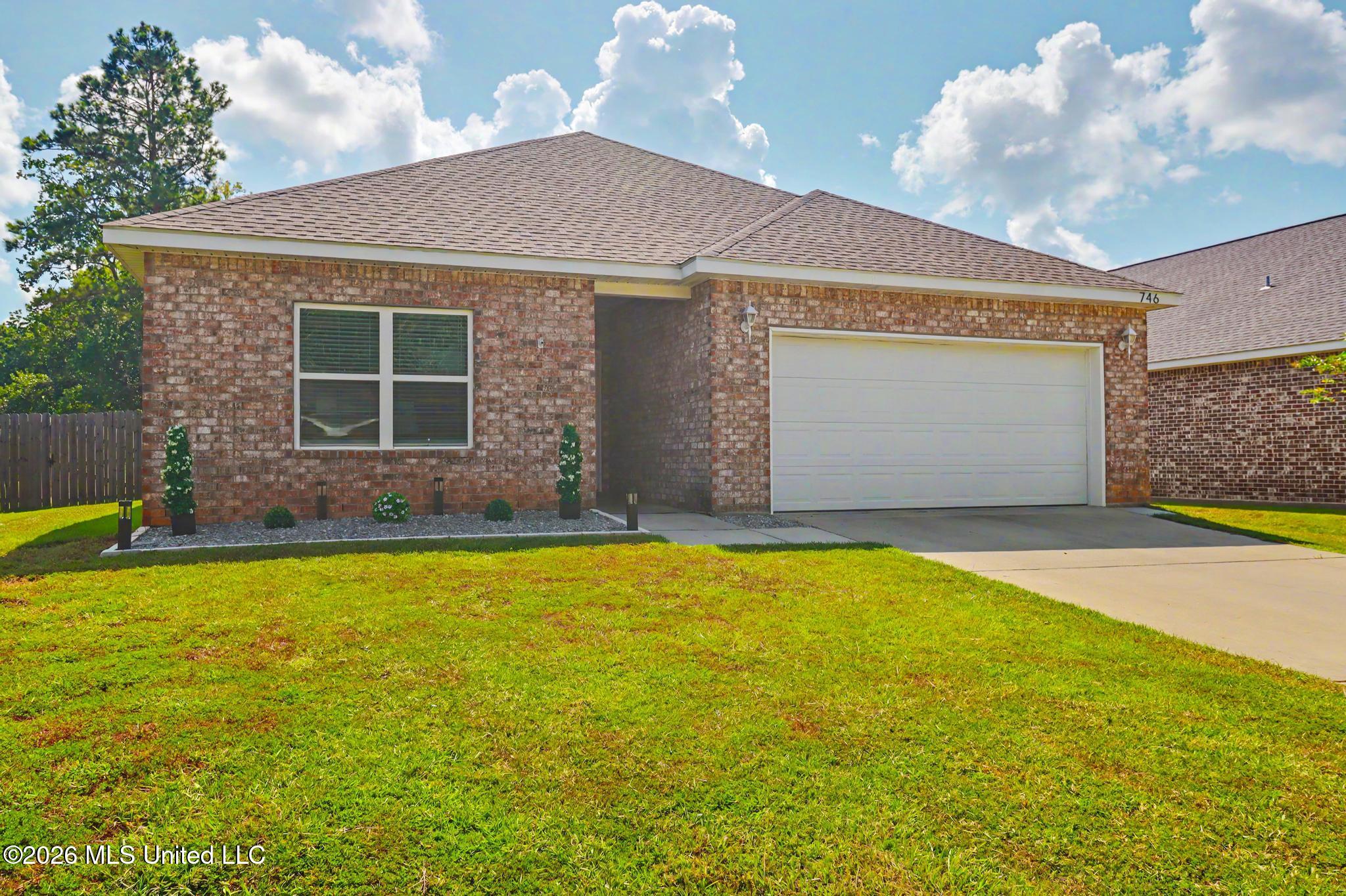 746 Waters View Drive — photo