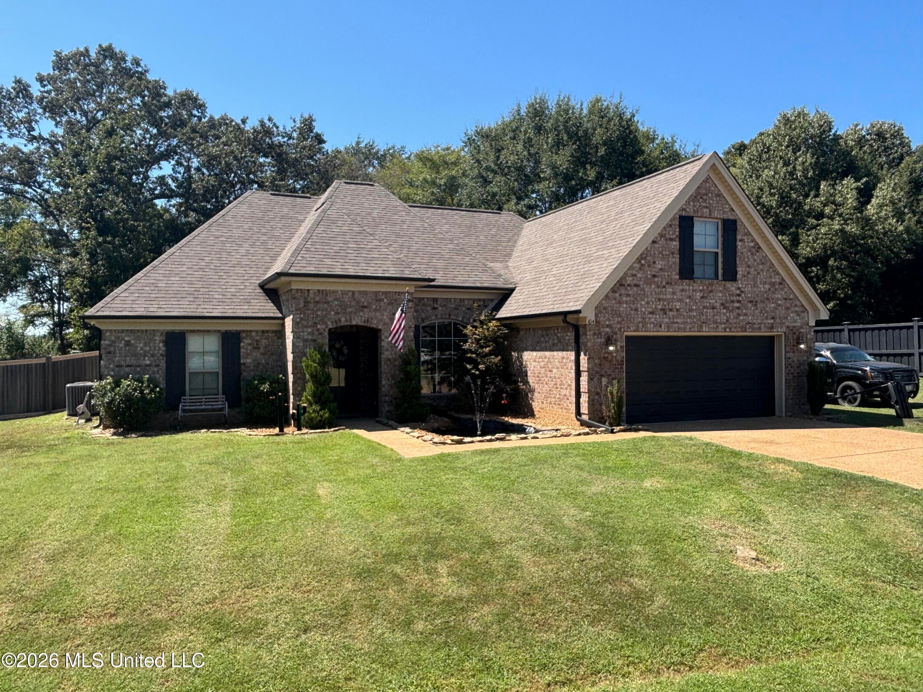 104 Creekside Drive — photo
