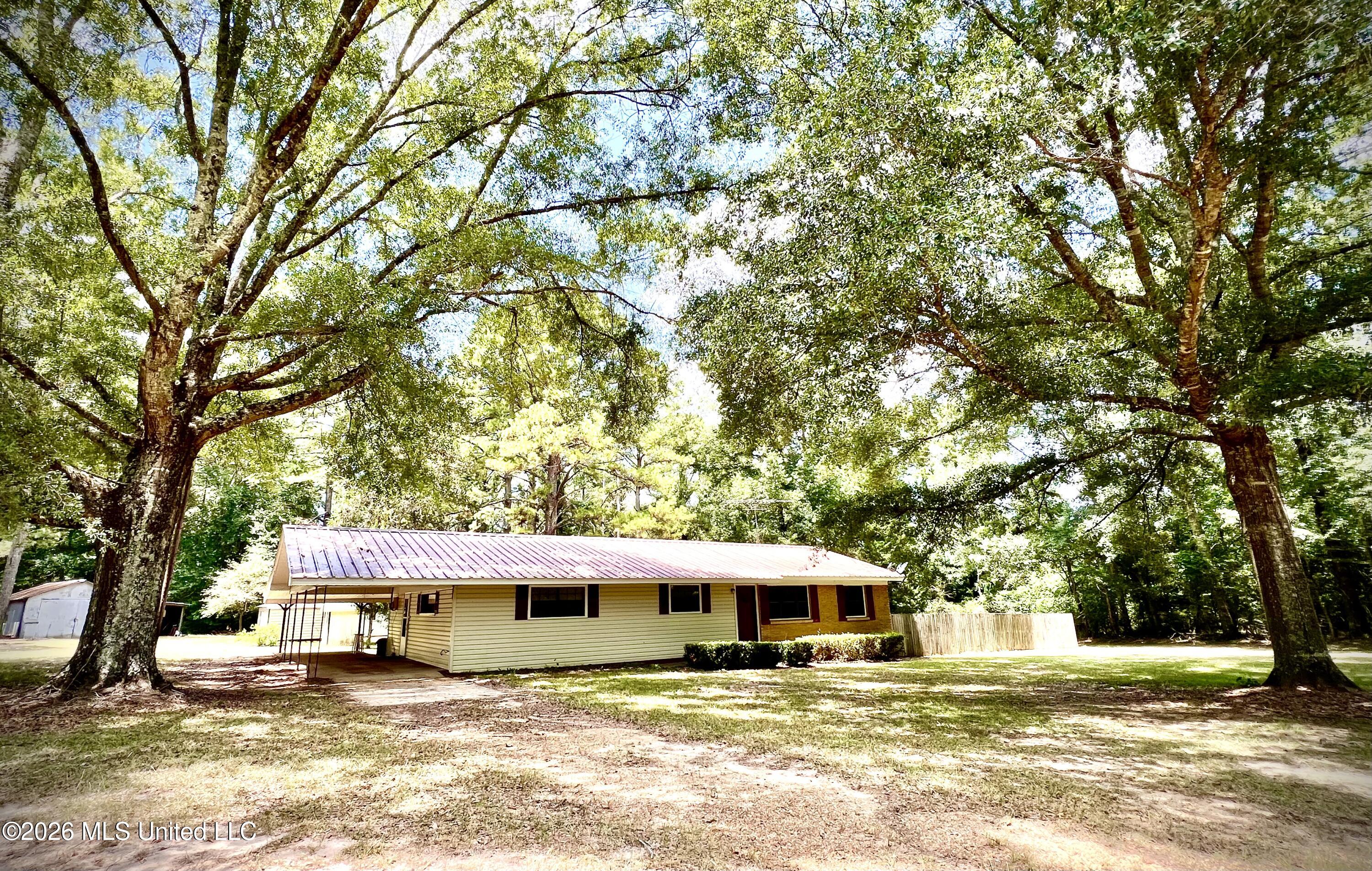 978 Butler Rd Se, Smithdale, MS 39664
