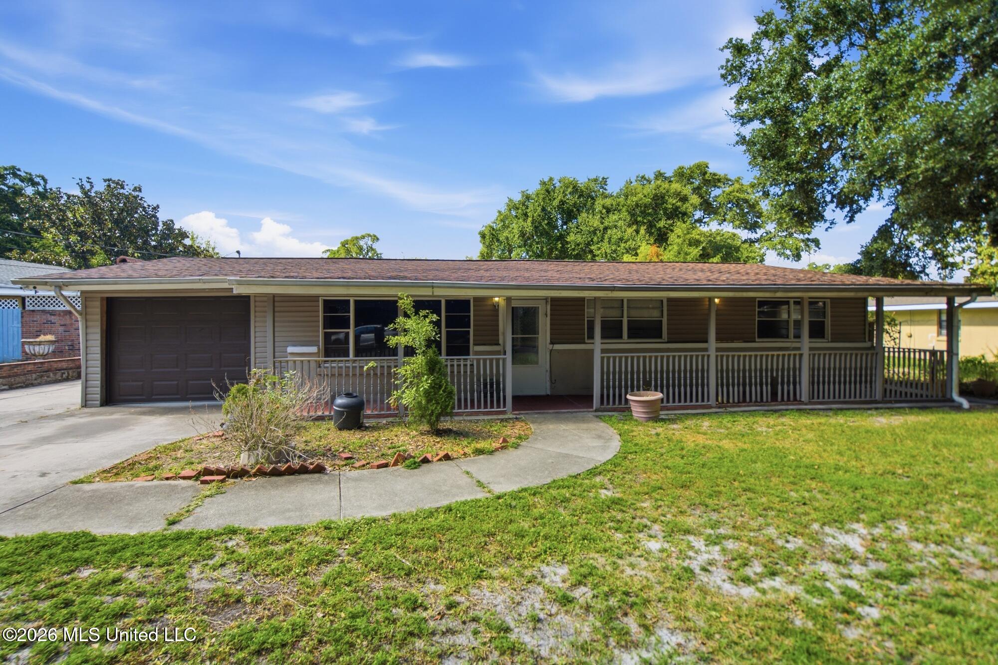 1671 Anita Court — photo