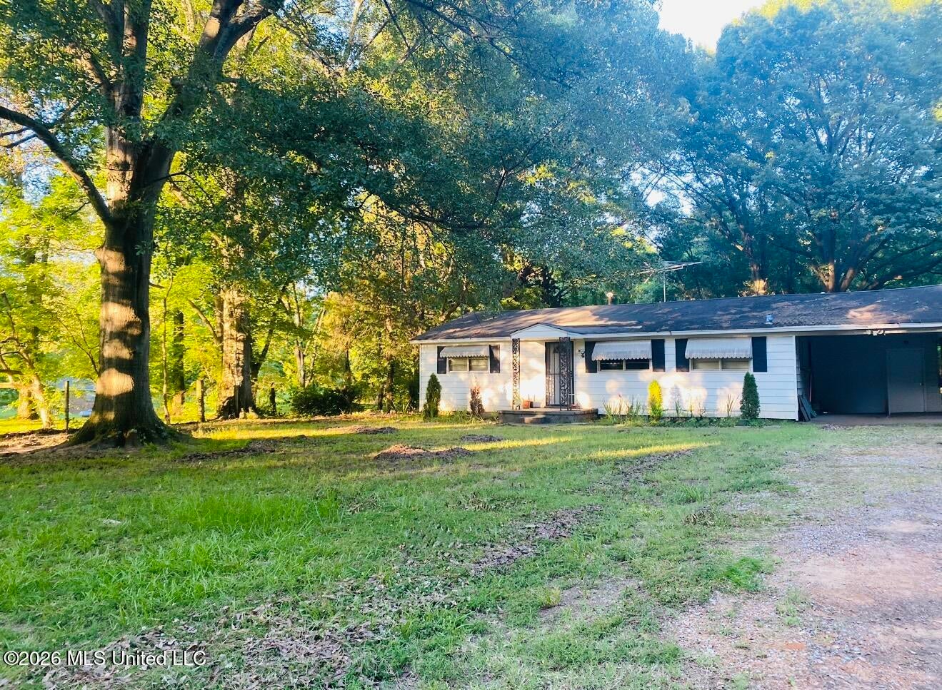 8910 Old Highway 61 — photo