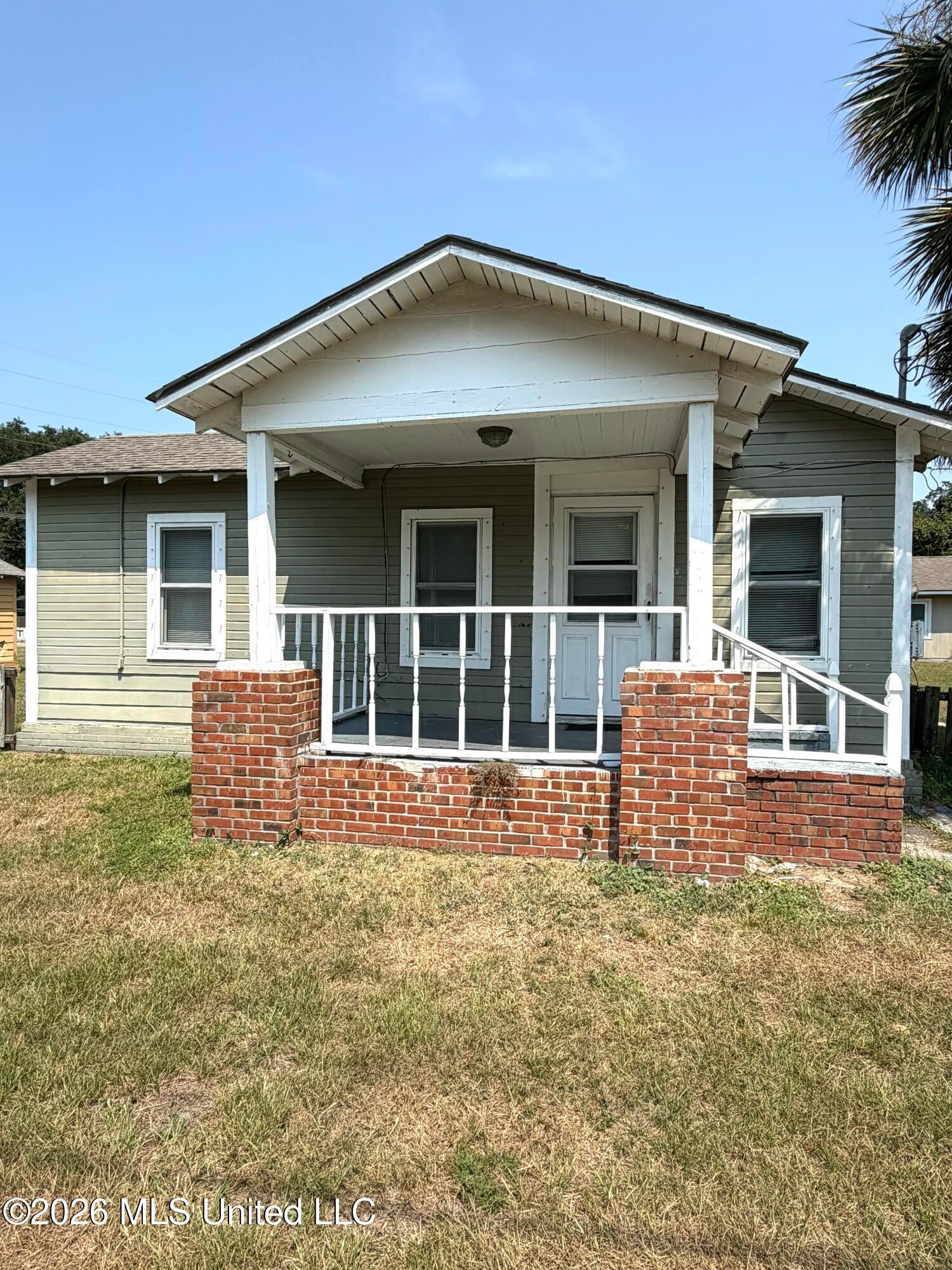 10 E Railroad Street — photo