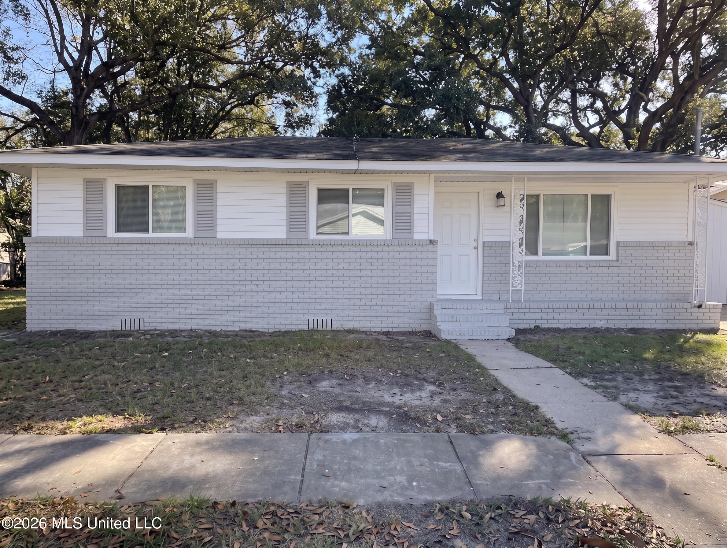 1906 Harrison Avenue — photo