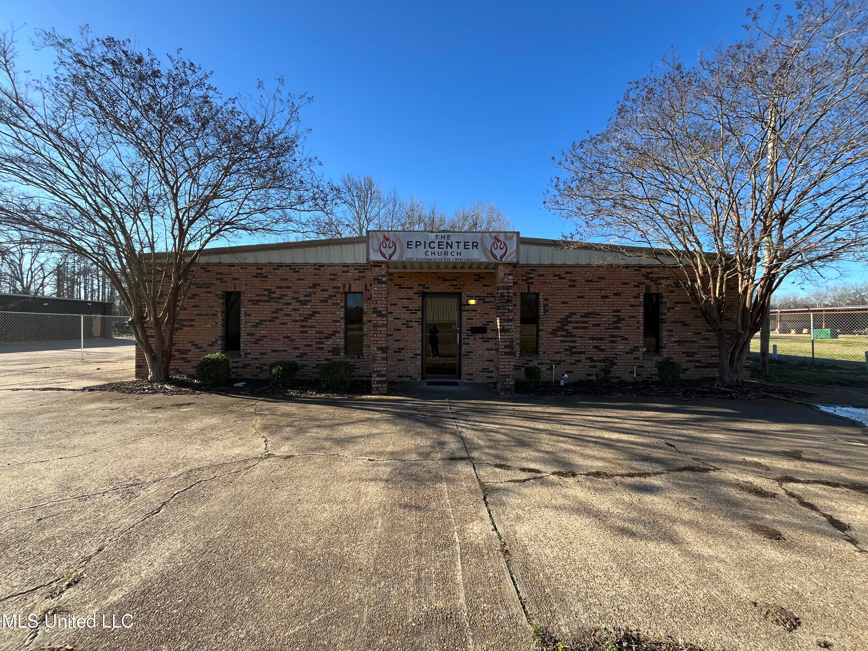 5267 Greenway Drive — photo