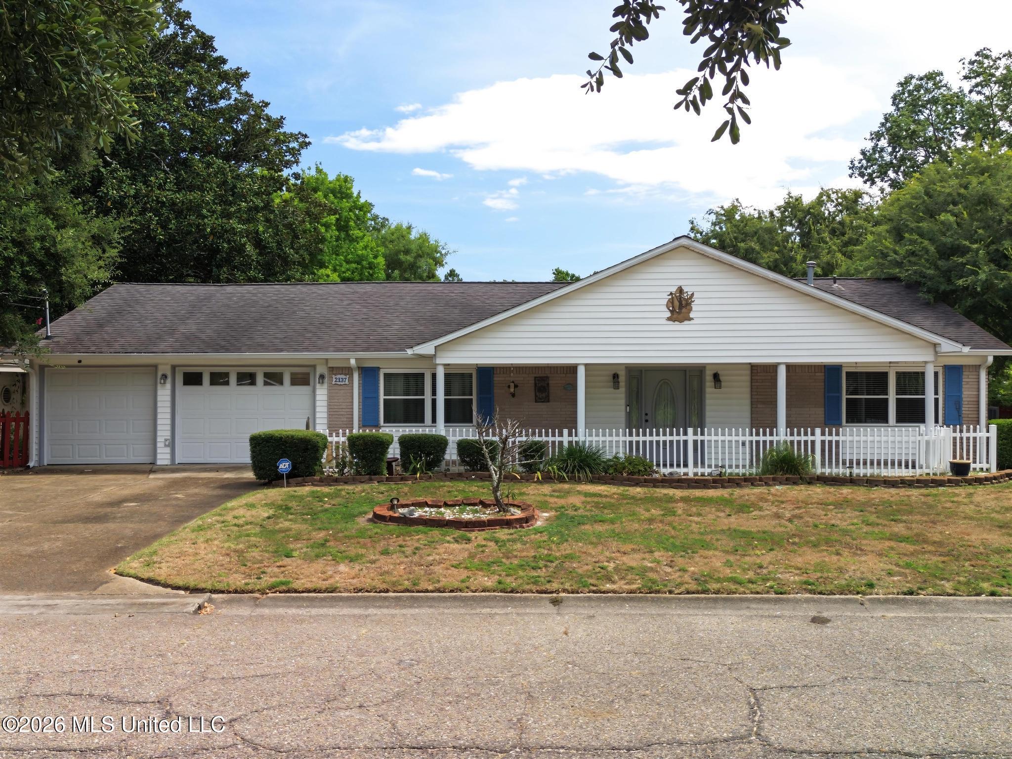 2137 Driftwood Drive — photo