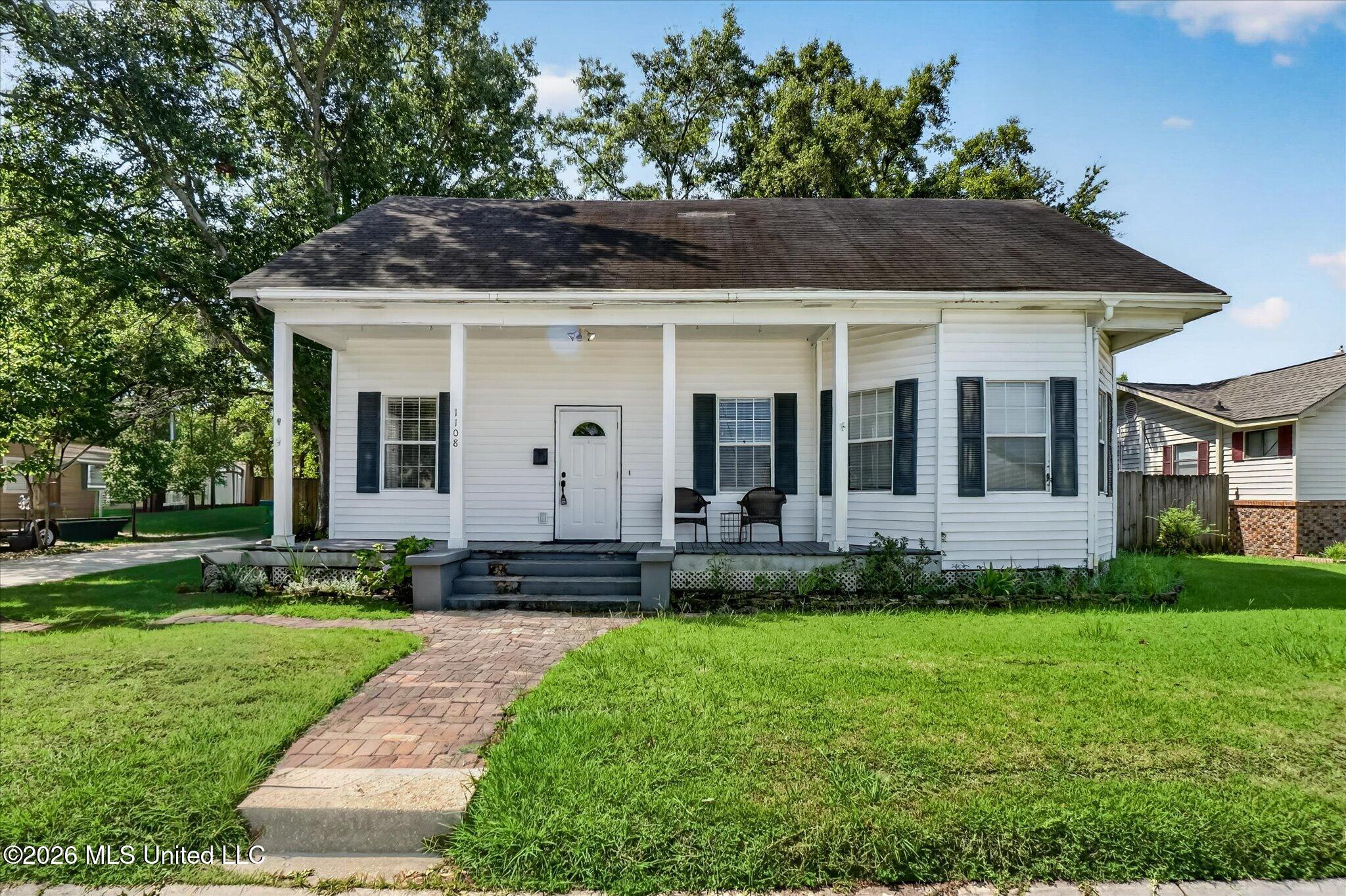 1108 Live Oak Avenue — photo