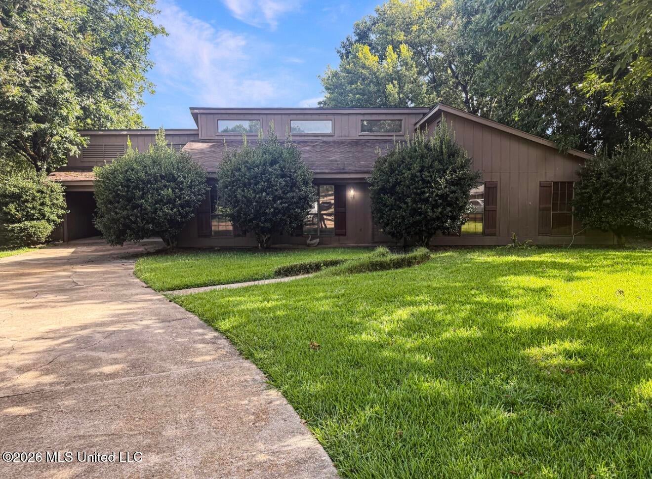 328 S Longmeadow Court — photo