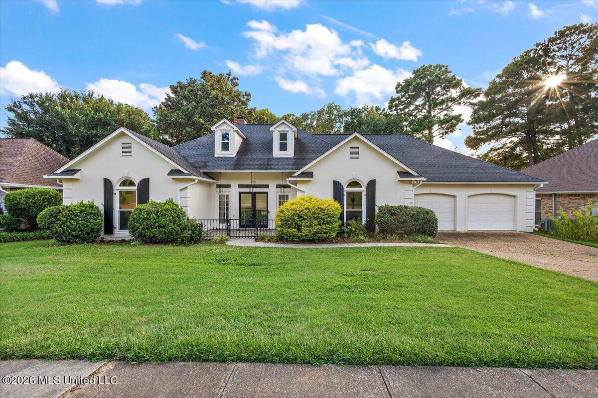 423 Woodlands Circle — photo