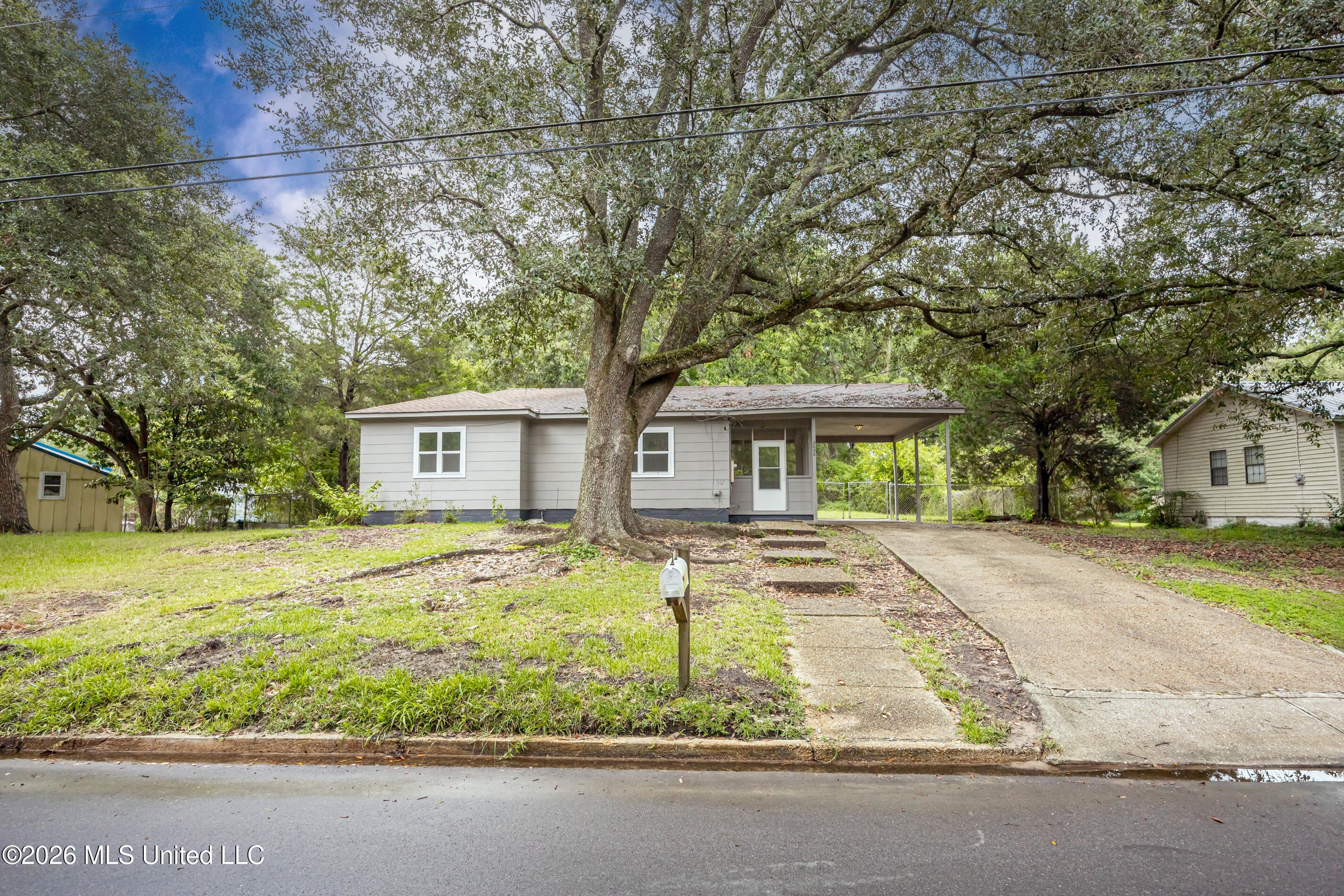 3036 Woodlawn Avenue — photo