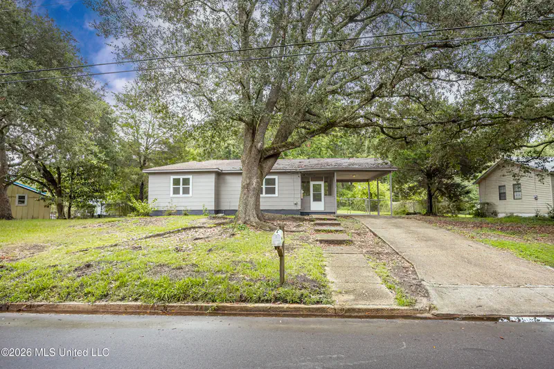 3036 Woodlawn Avenue — photo
