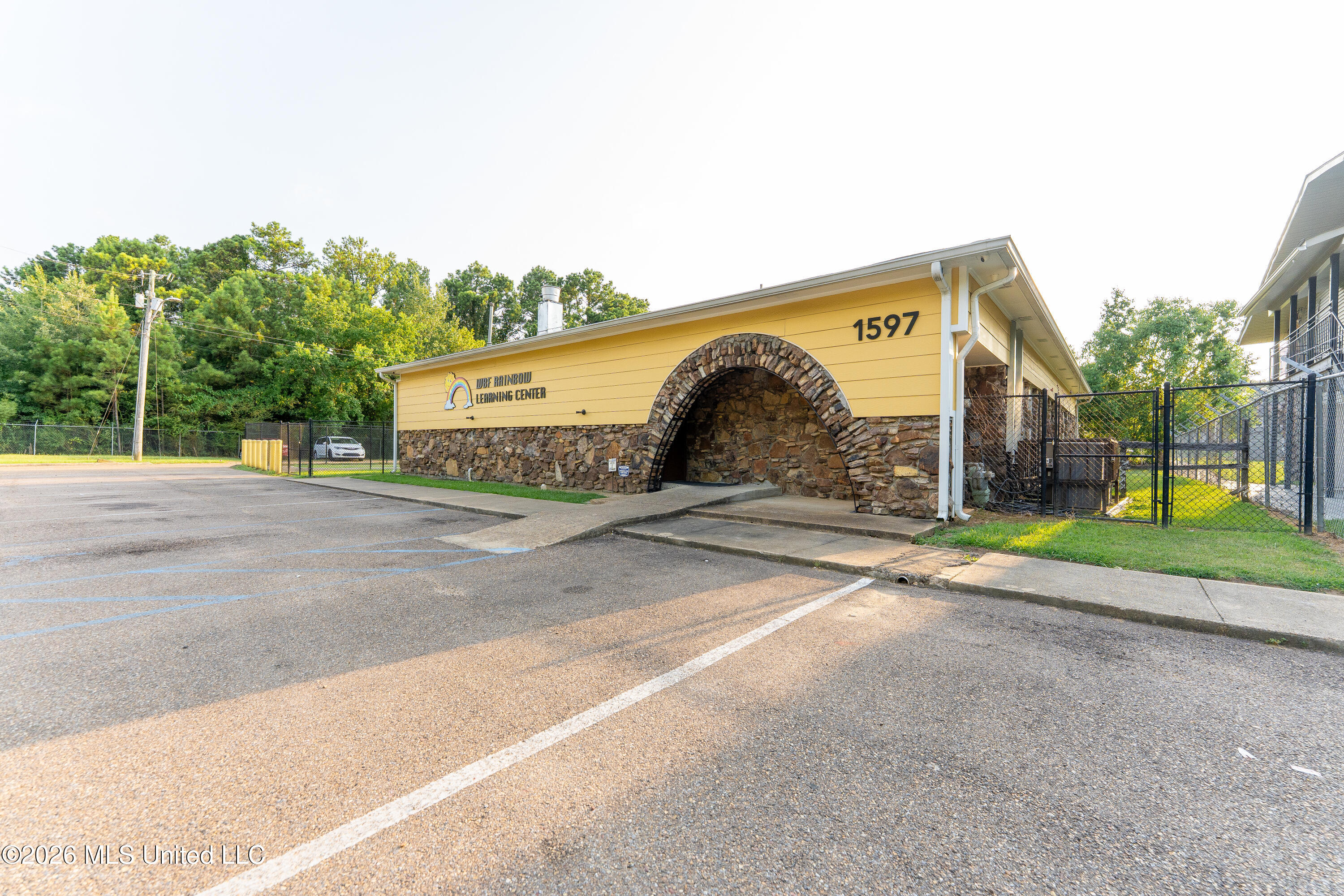 1597 W Highland Drive — photo