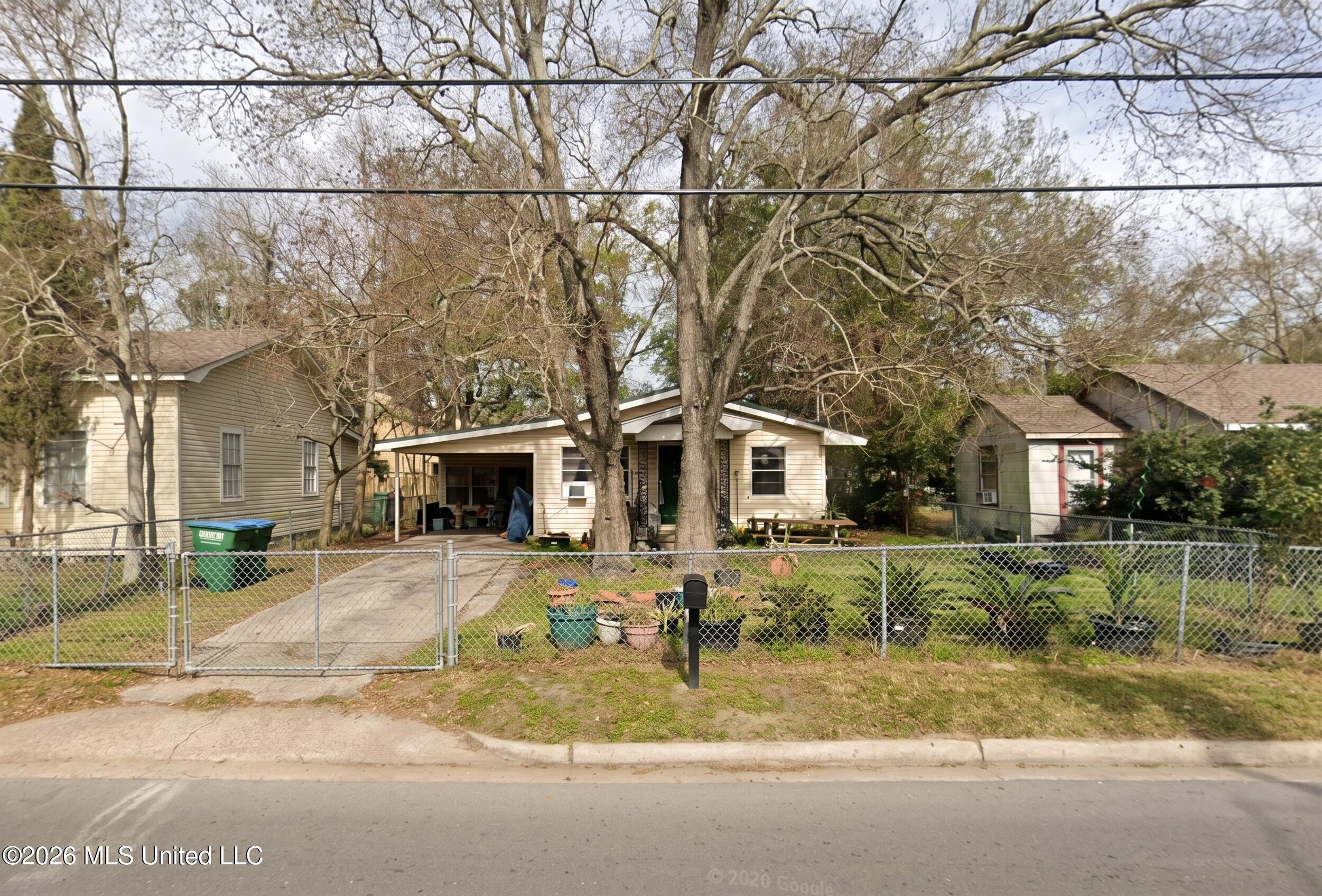 1307 Live Oak Avenue — photo