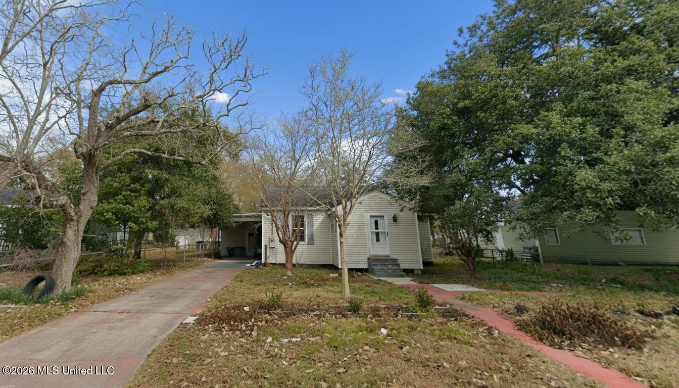 2215 Taft Avenue — photo