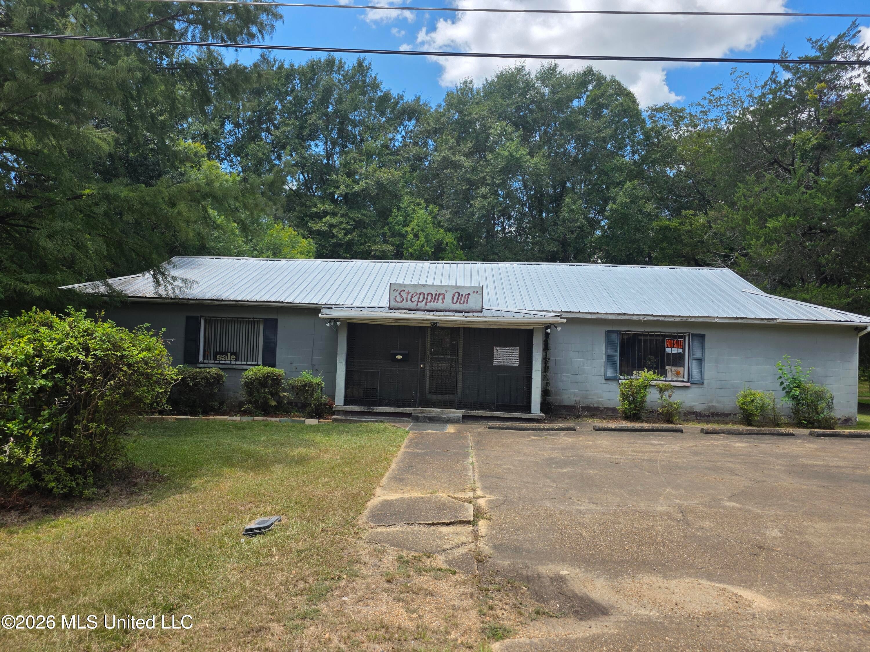 429 Dyson Drive — photo