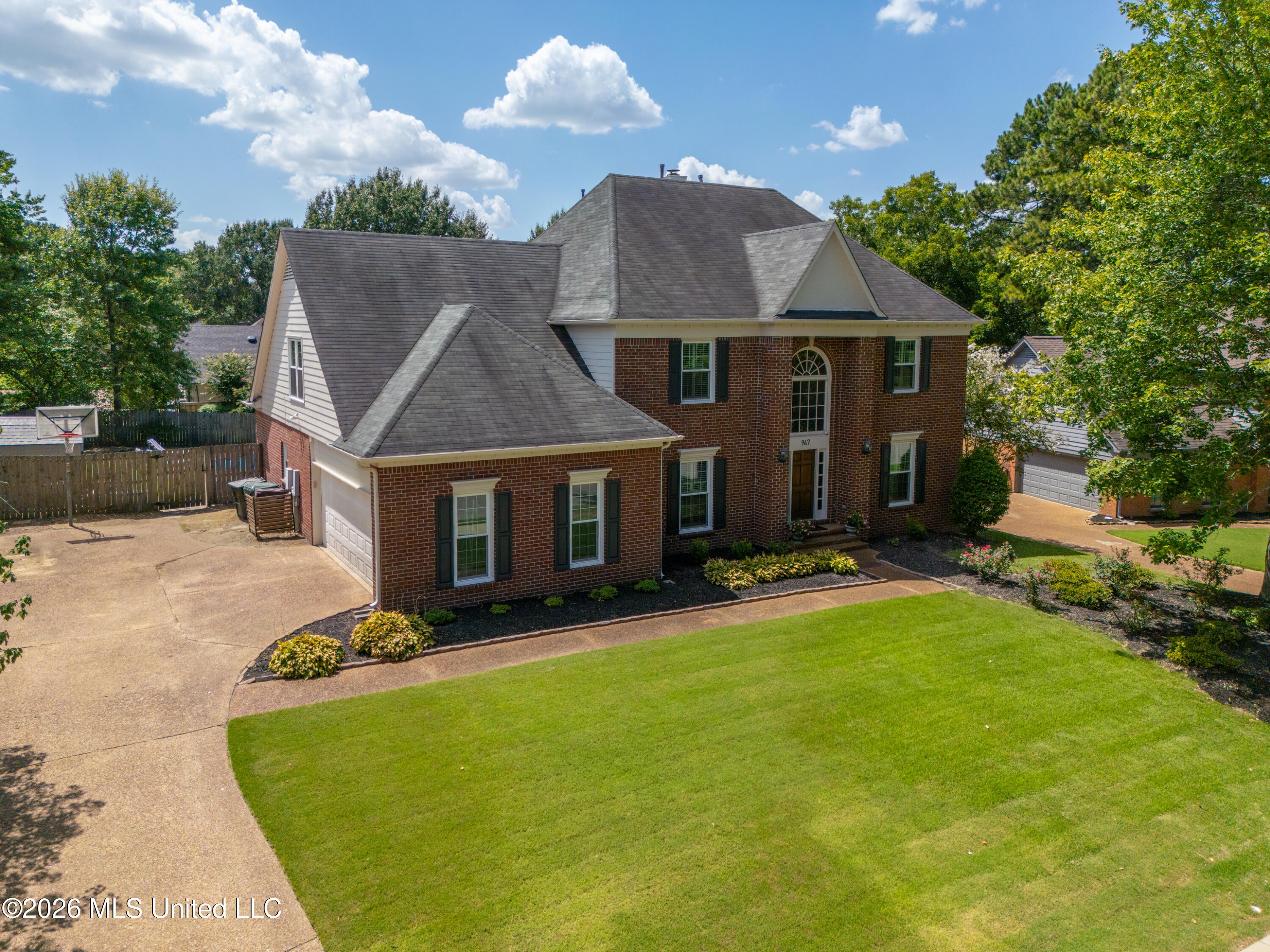 947 Valleyview Lane — photo