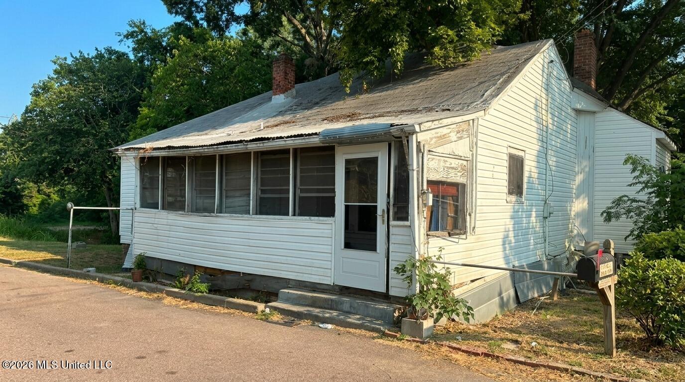 3401 Johnson Street — photo